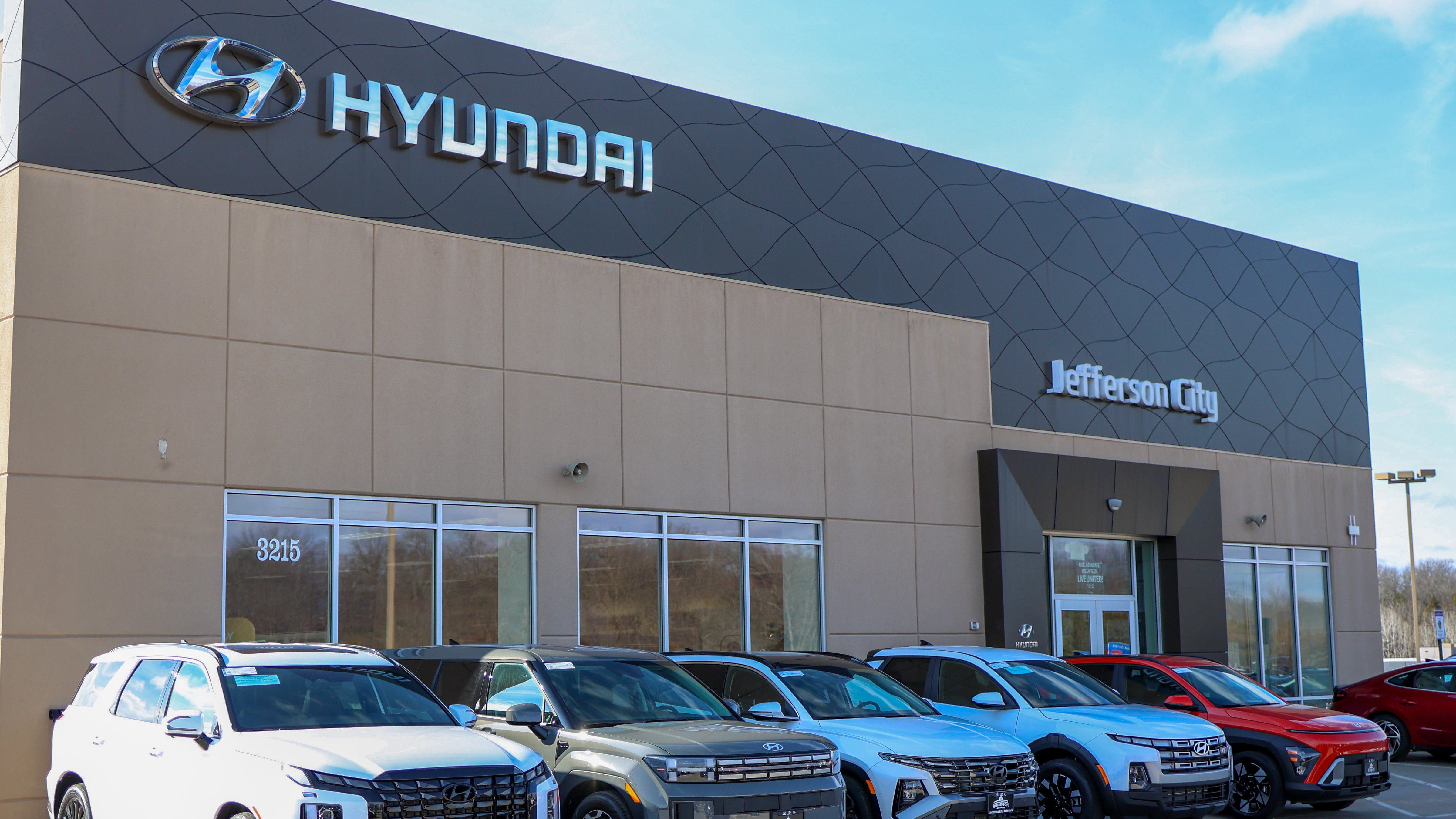 Sonic Automotive sells three stores in Missouri to McLarty Automotive