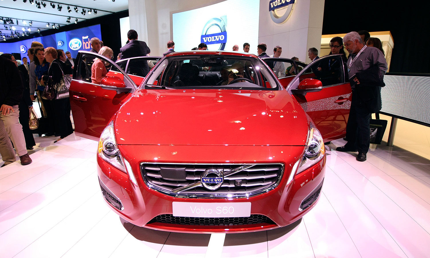 Volvo S60 awaits SPA makeover - Automotive News, image size:1500x900