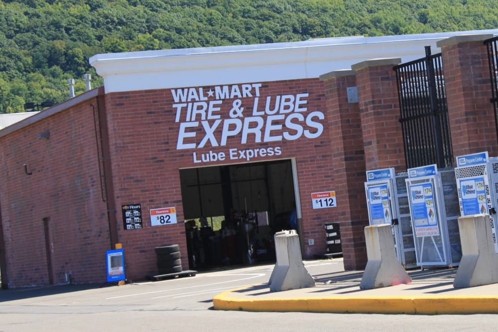 Idled Walmart, Sam's Club auto centers in U.S. starting to reopen - Tire  Business