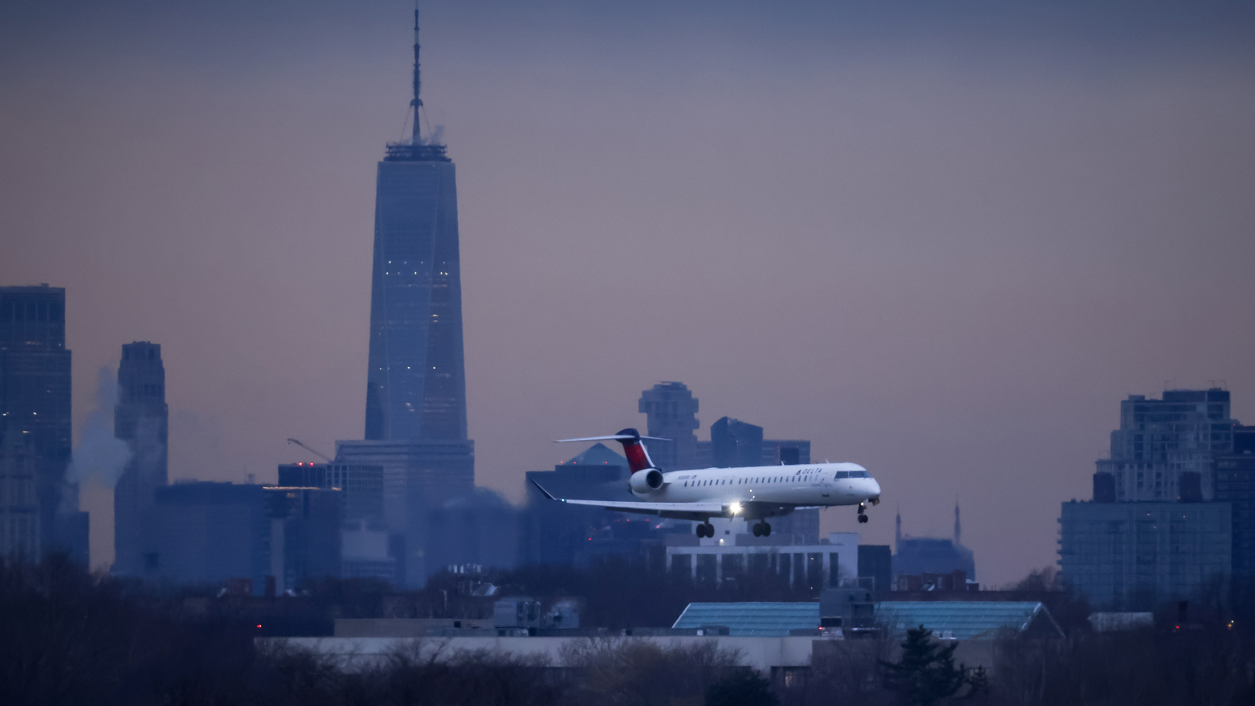 LaGuardia sinkhole delays flights as runway closed at hub