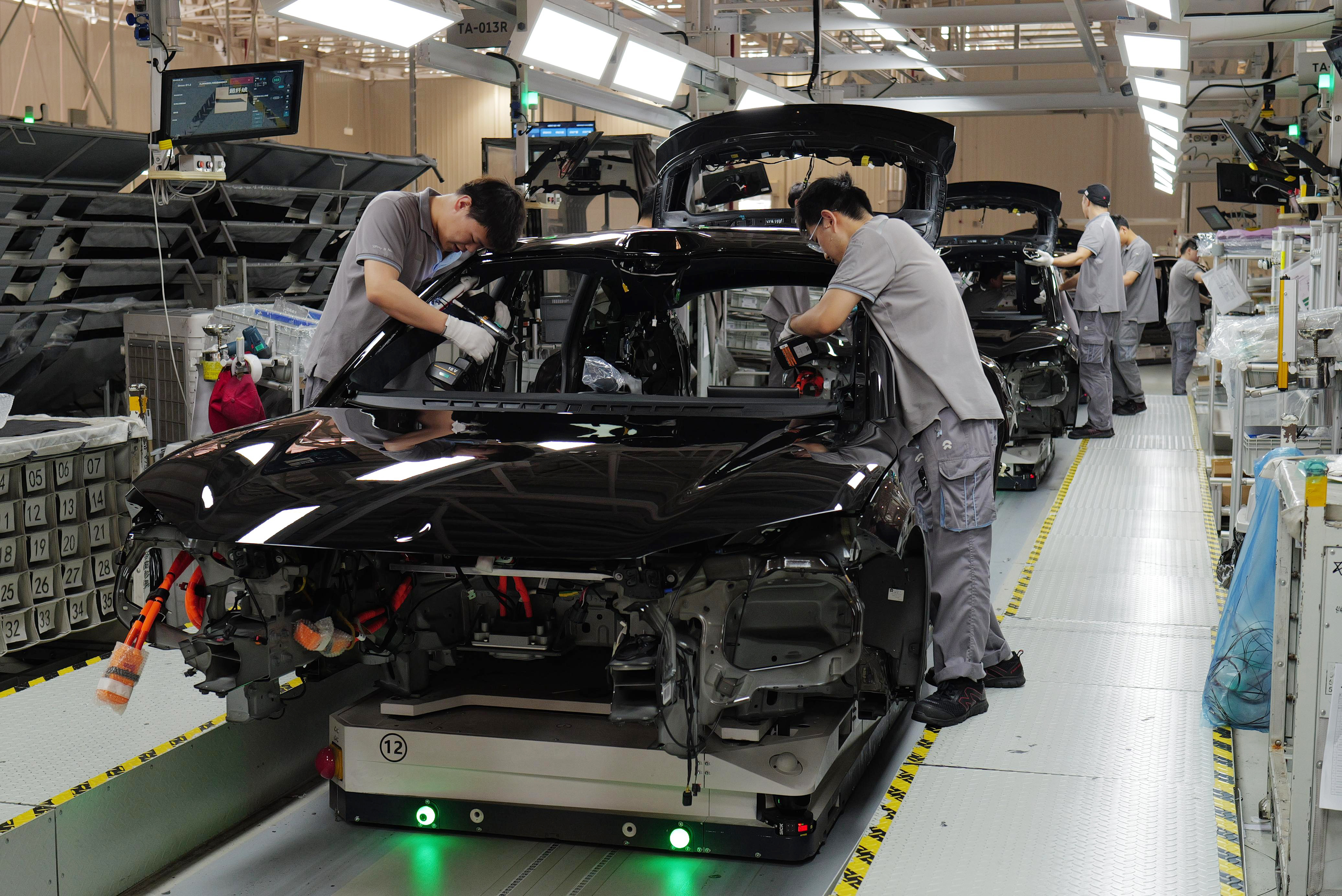 Nio to raise $1 billion via share to fund EV growth - Automotive News