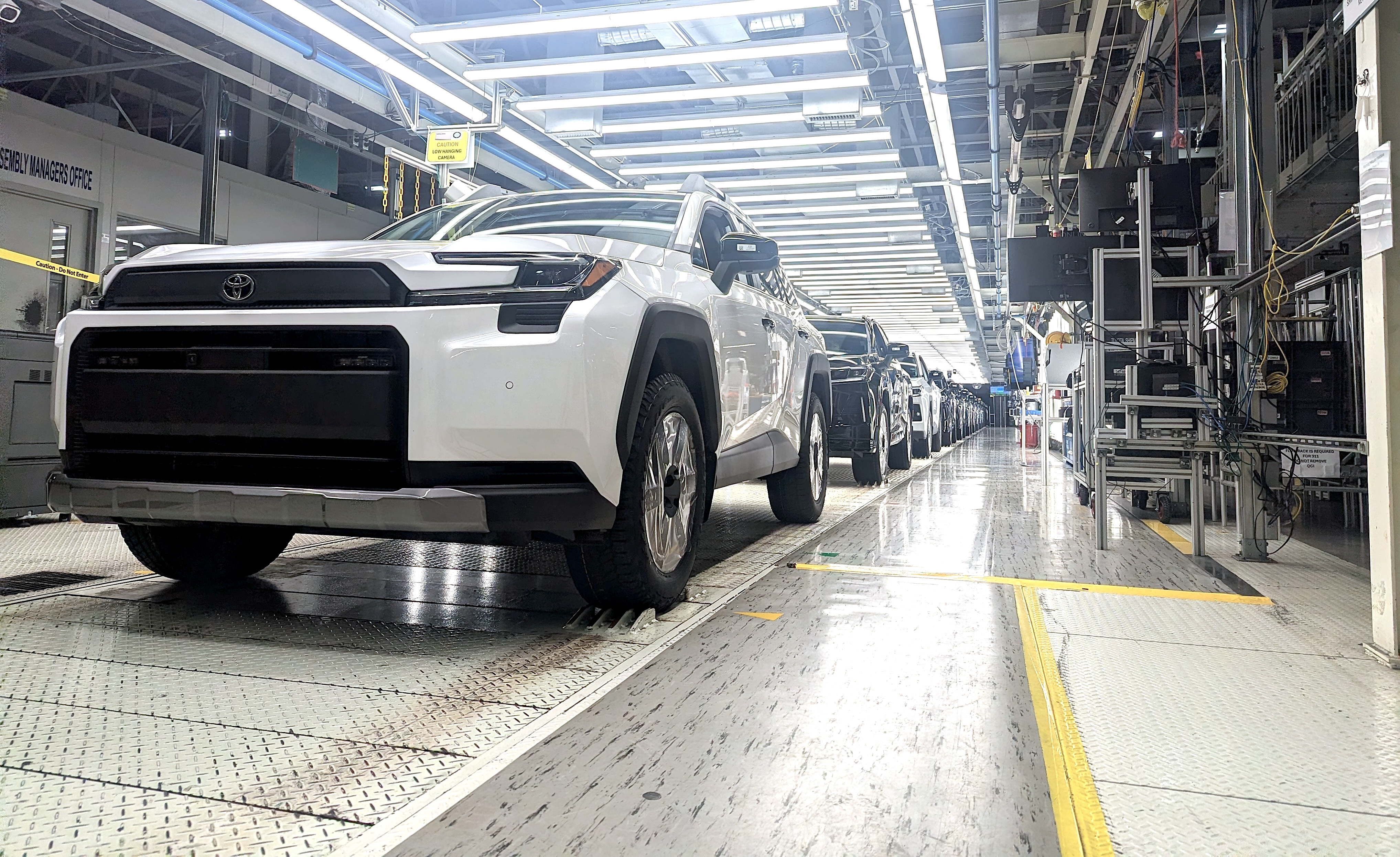 Toyota starts building all-hybrid 2026 RAV4 at Canadian plants, brushing off trade war