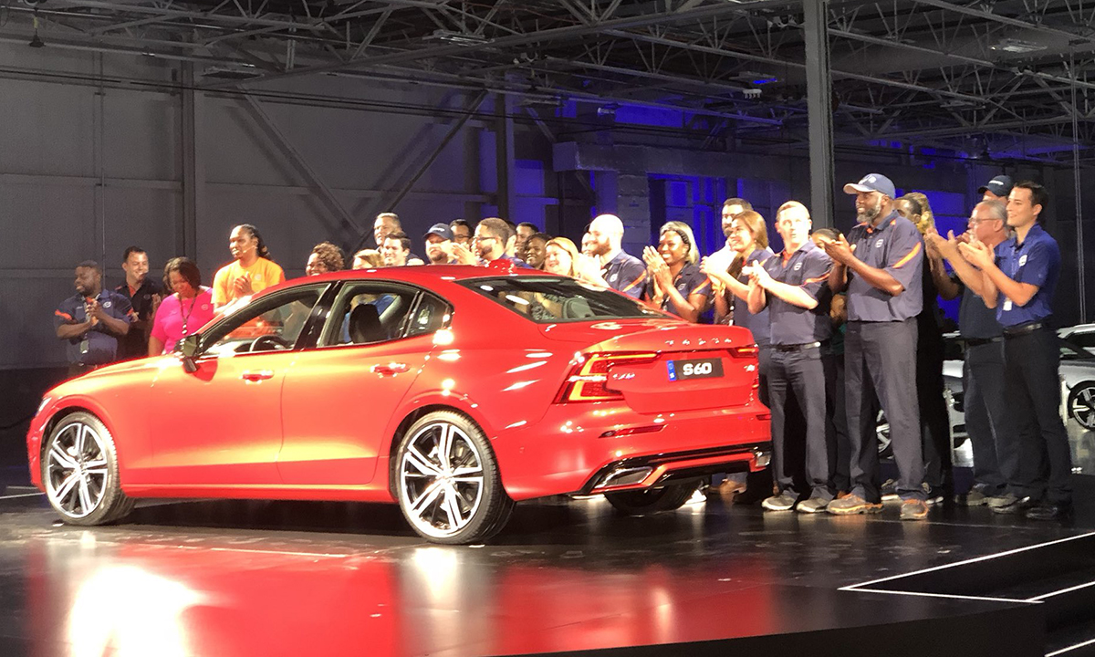 2019 Volvo S60 heralds 'dynamic' powertrain changes - Automotive News, image size:1200x720