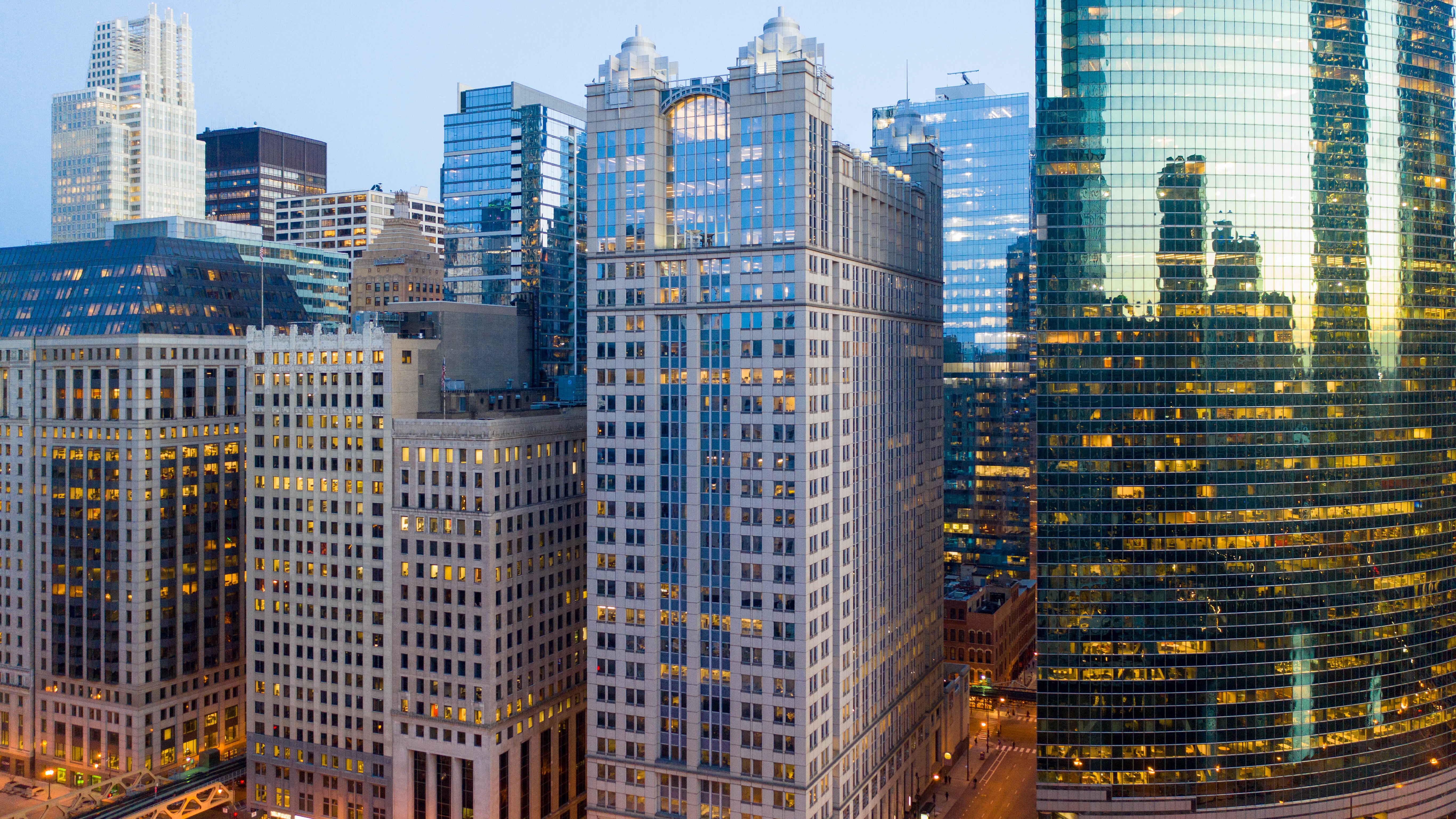 California firm nears discount deal for Wacker Drive office tower