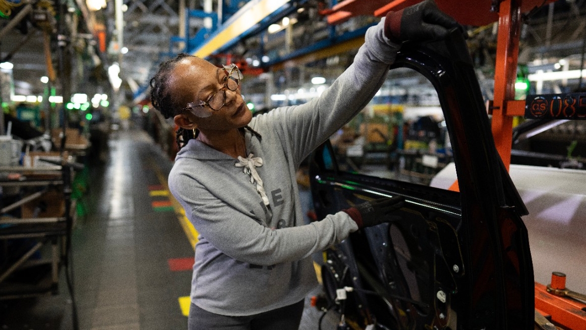 White House wants to hike North American auto content to 82%, with half from U.S.