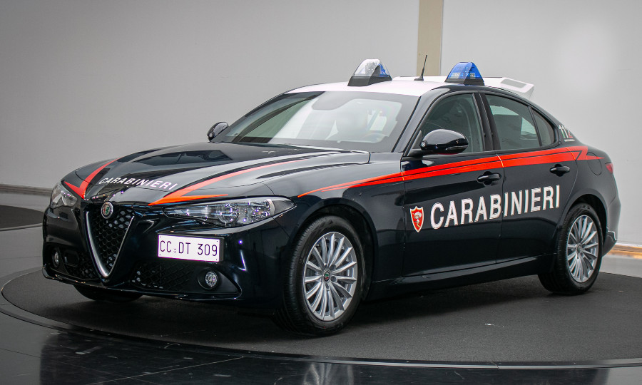 Alfa Romeo Giulia Berline Carabinieri 1970 Kiosque à journaux 1/43 Avec Boîte - France