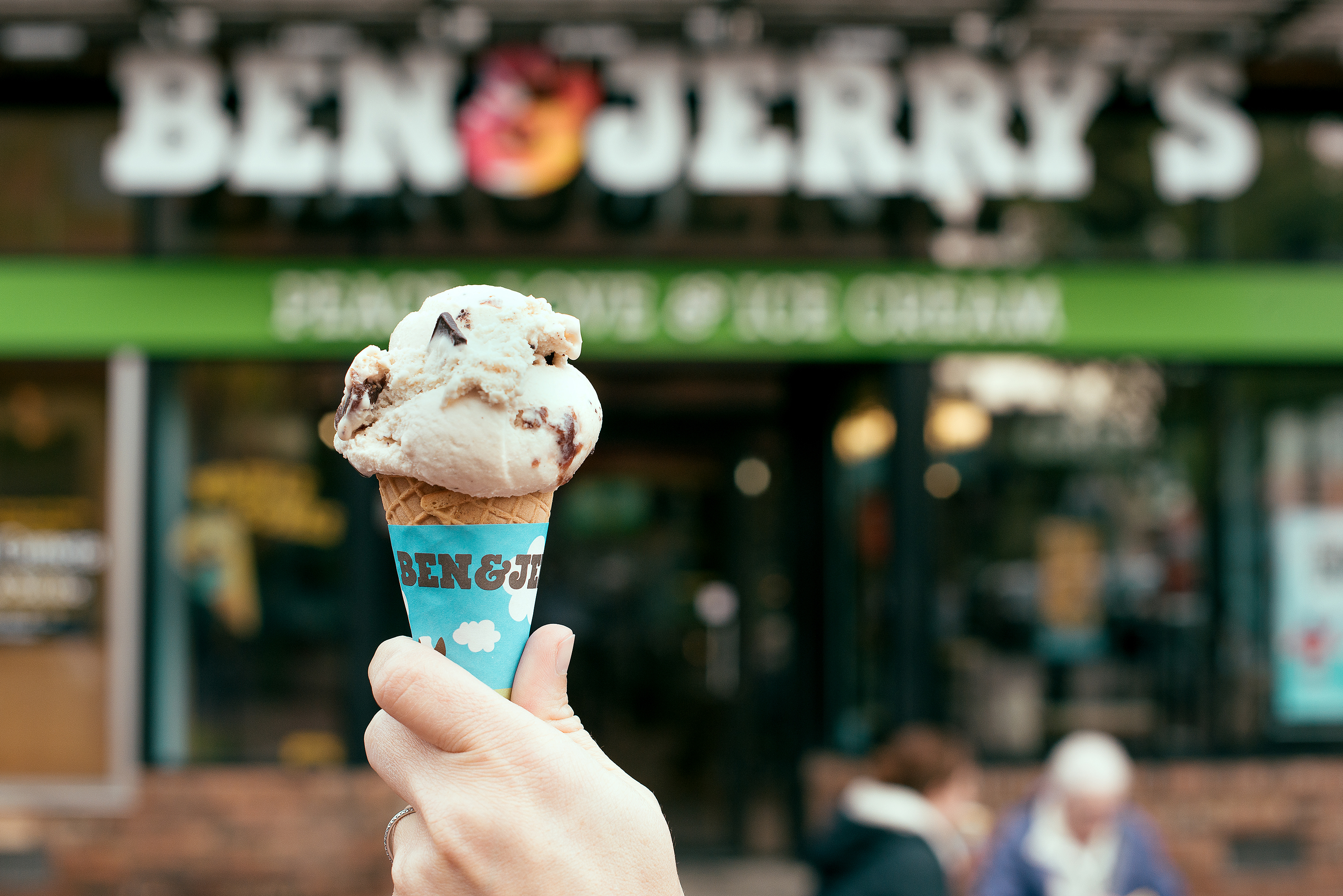 邦楽 Neighbors Complain A life like ice cream Police group boycotts Ben & Jerry's after company announces
