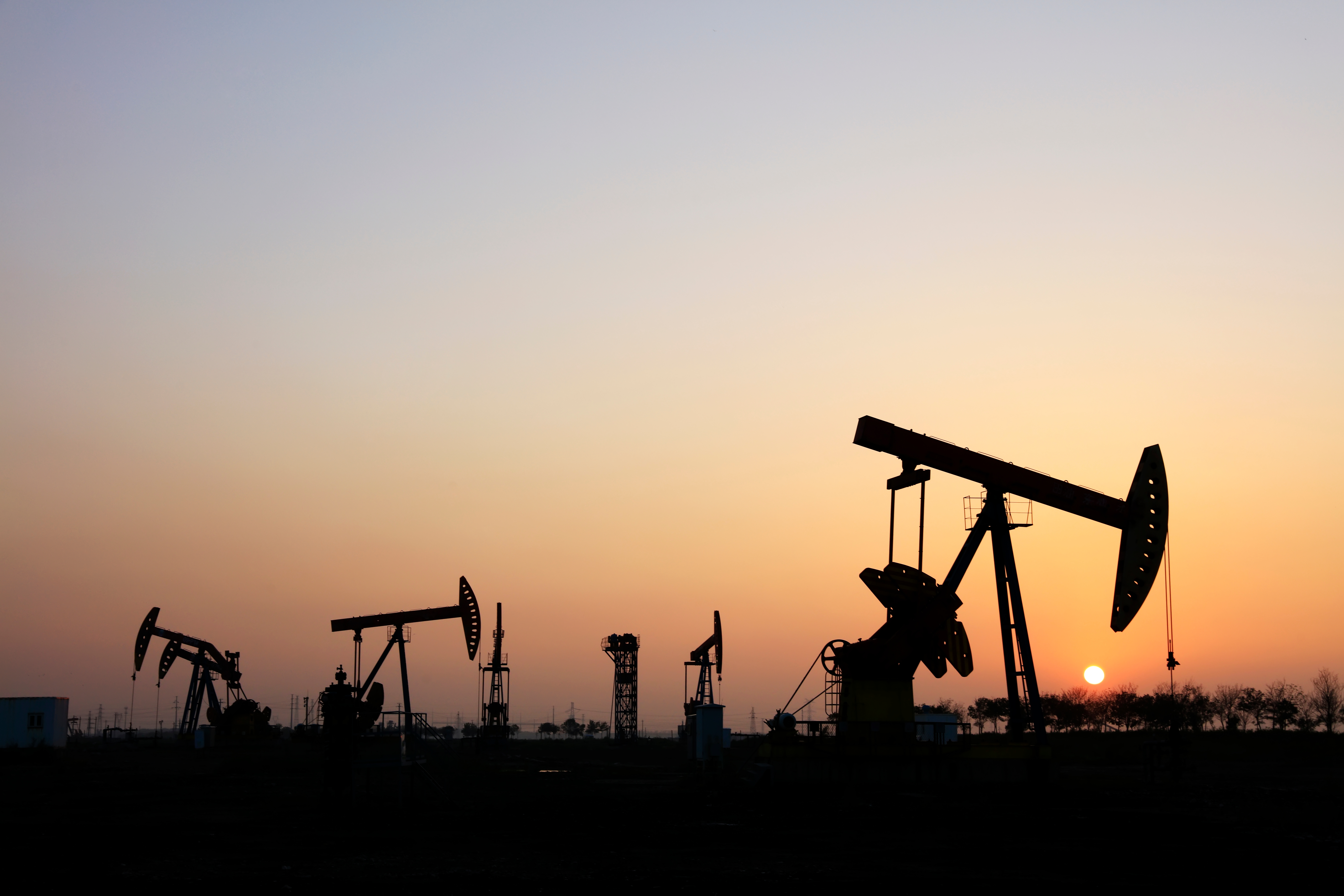 US Drillers Cut Oil and Gas Rigs for Third Time in Four Weeks, Baker Hughes Says