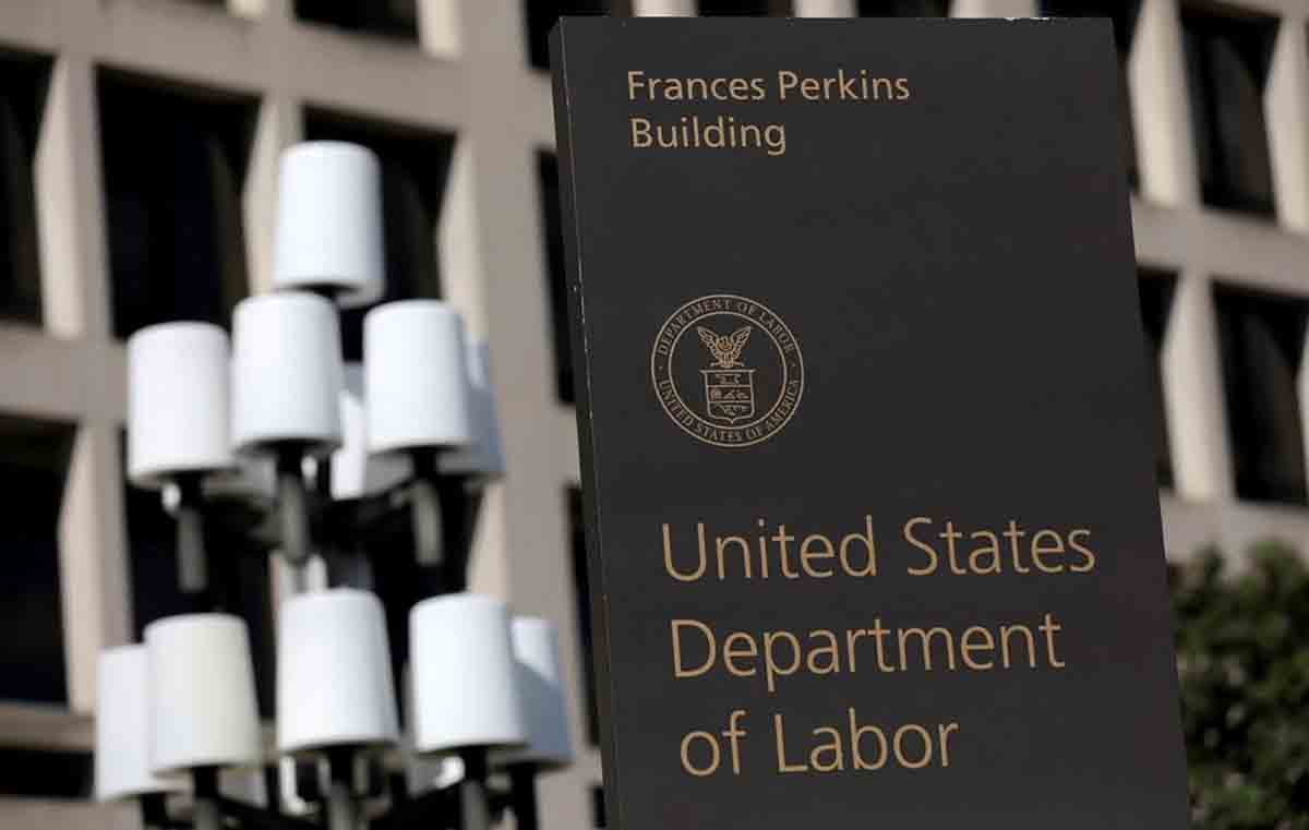 Labor Department retains retirement plan regulations after industry  opposition - Pensions & Investments