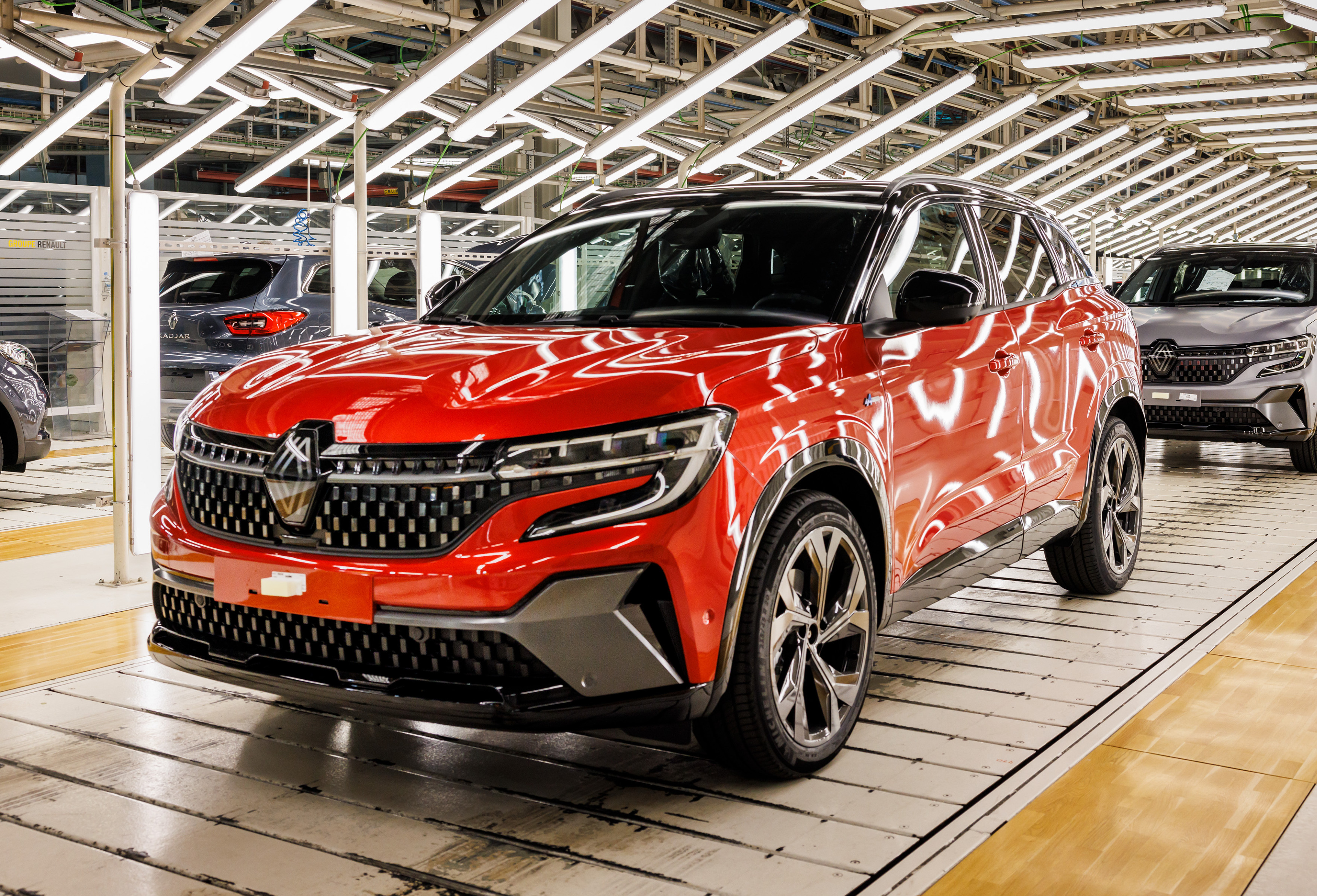 Renault suspends its production plans in Spain over union dispute