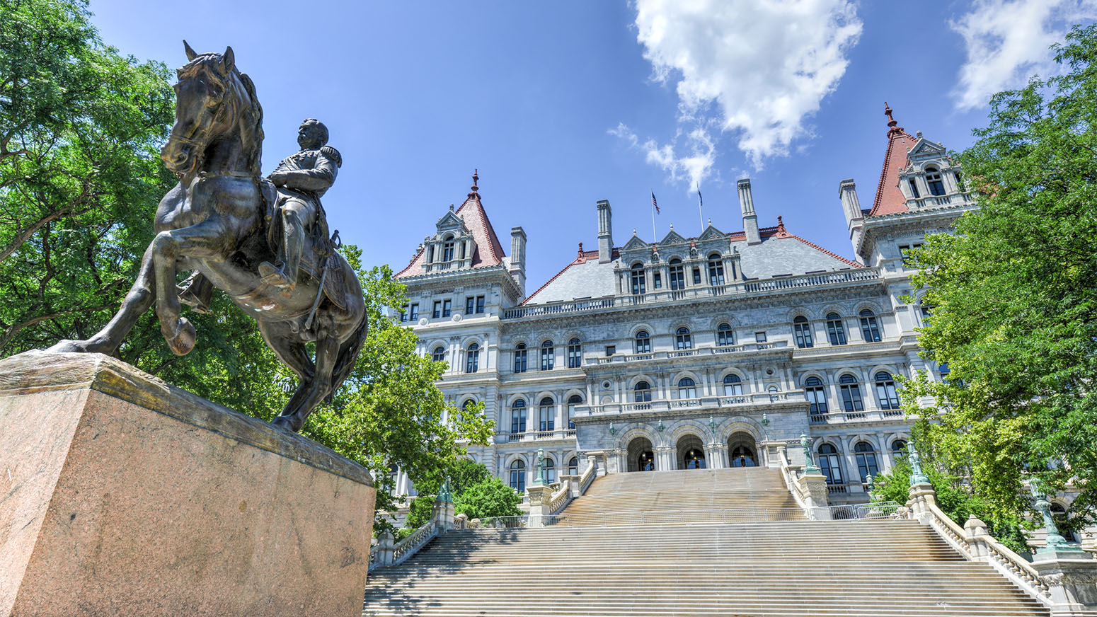 New York lawmakers finally approve a state budget