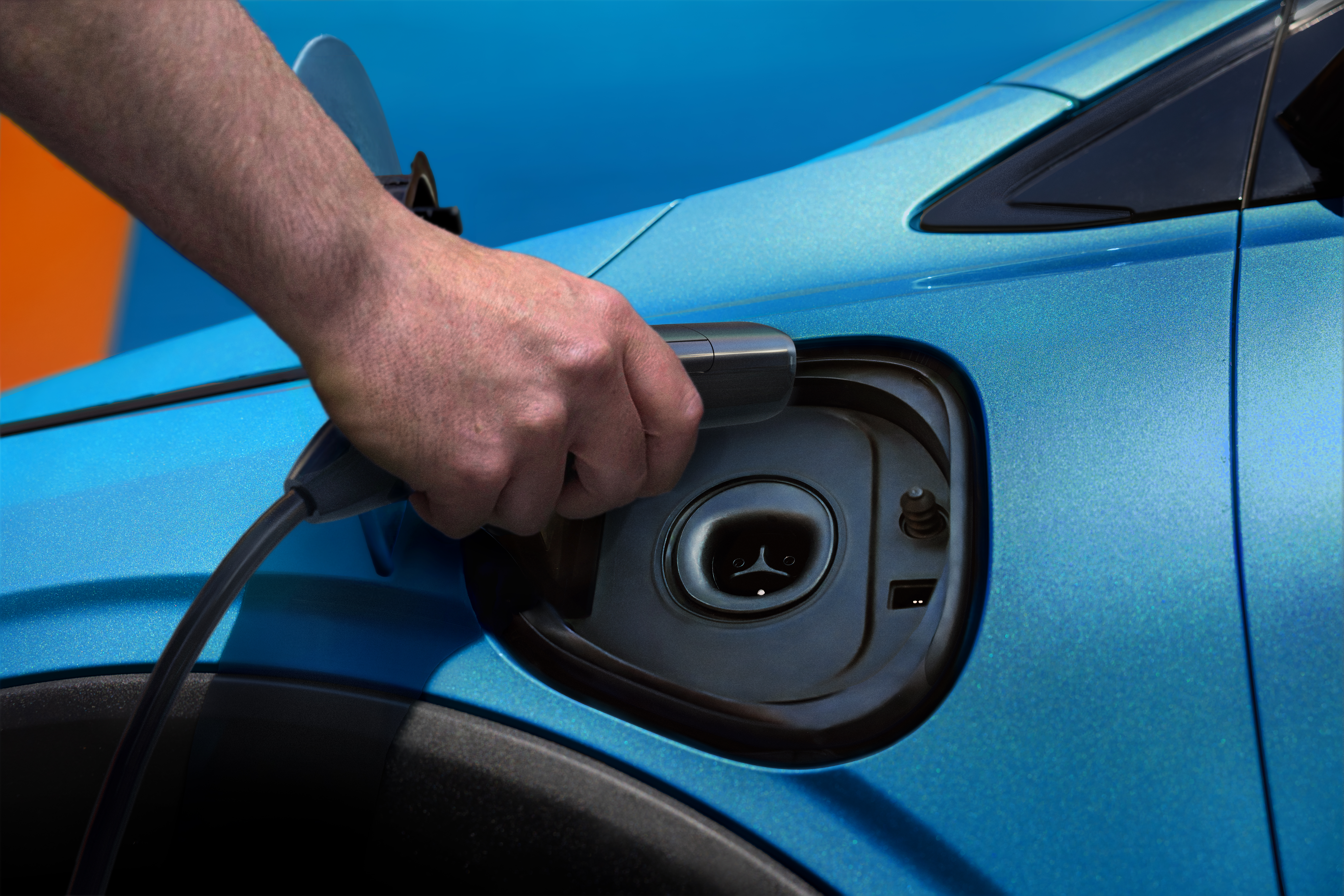 Canadian ZEV adoption doubles in March with federal incentive back in play