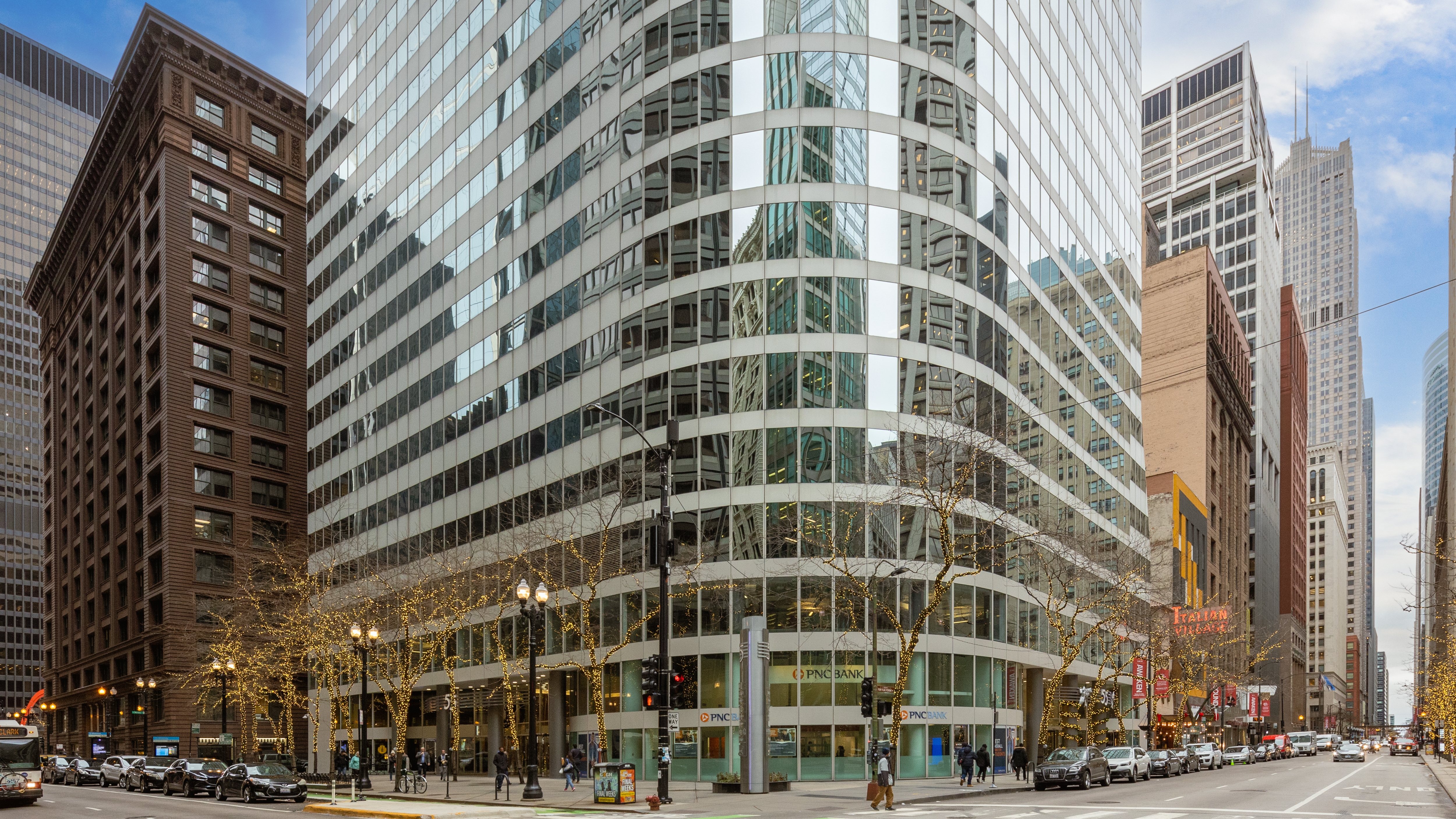Developer Mike Reschke set to buy highly vacant Loop office tower at major discount