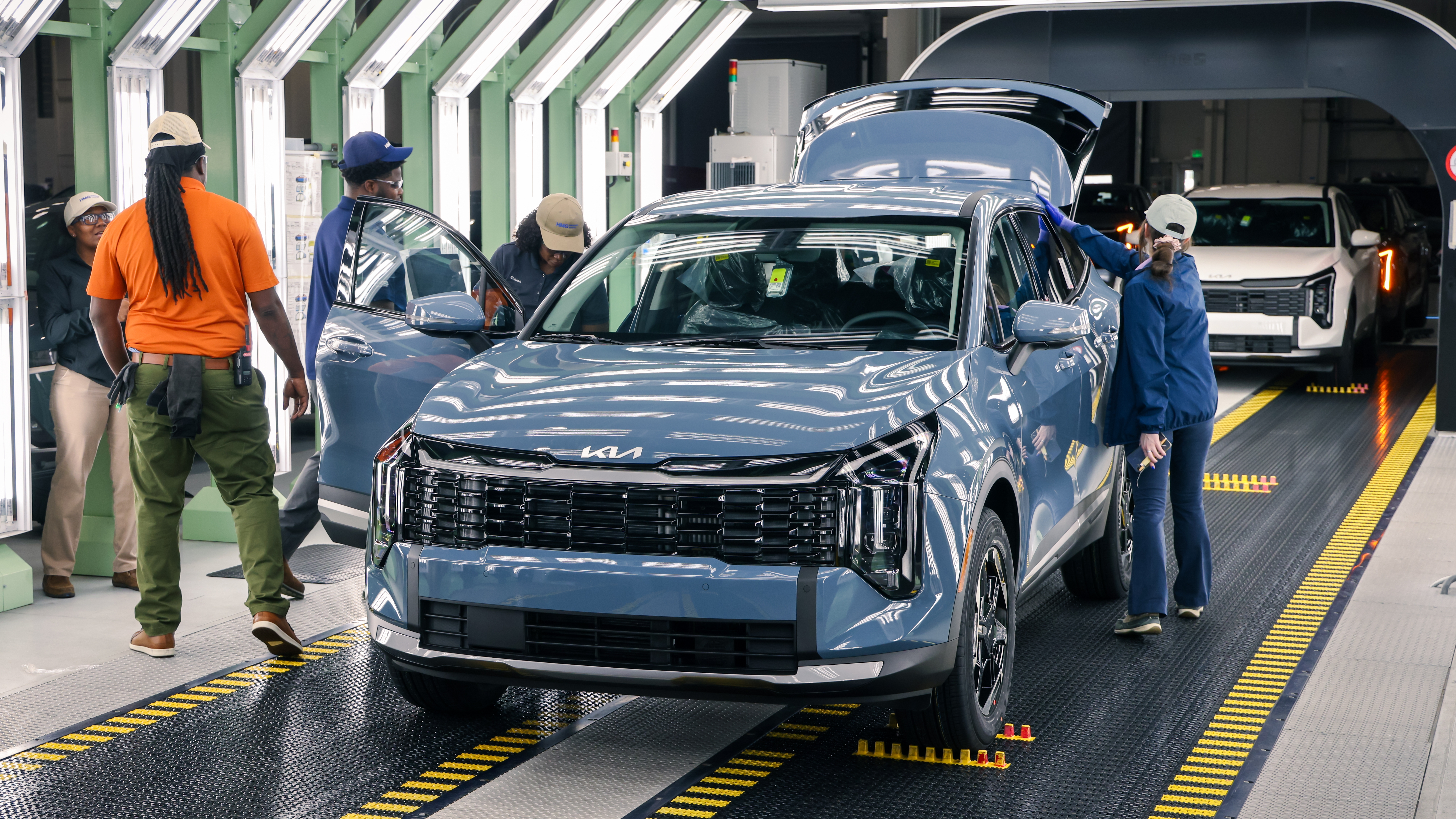 Kia begins U.S. output of Sportage hybrid, easing tariff hit