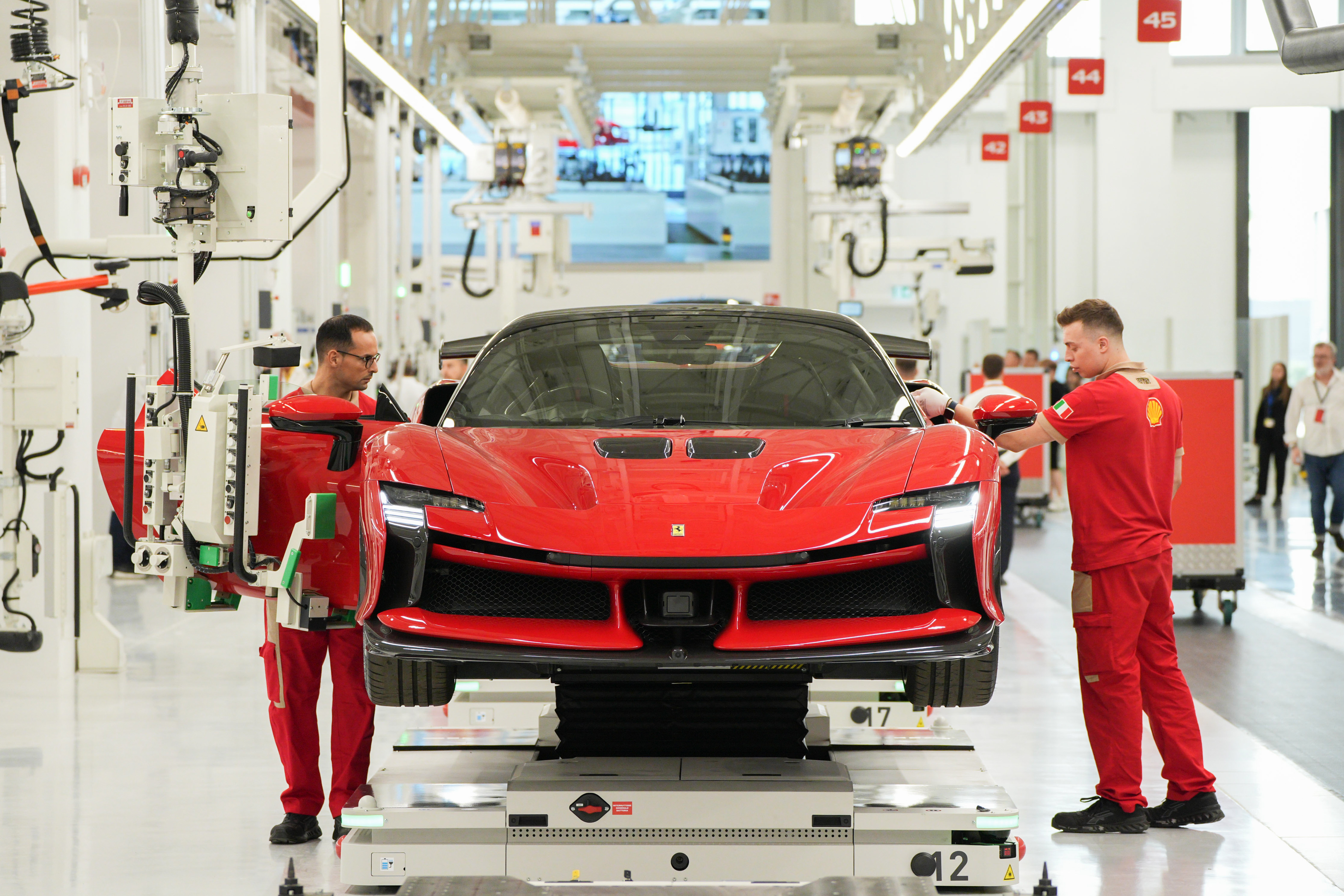 Ferrari sets price for first electric car at around €550,000
