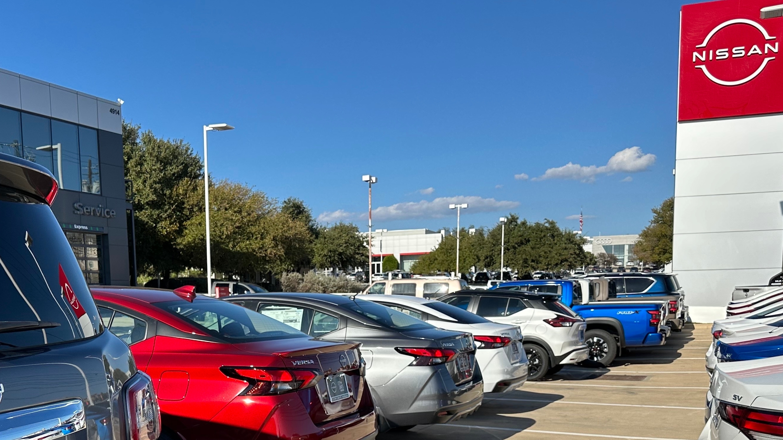 Nissan brand slashes fleet sales 32% in Q1, drags total volume down 7.7%