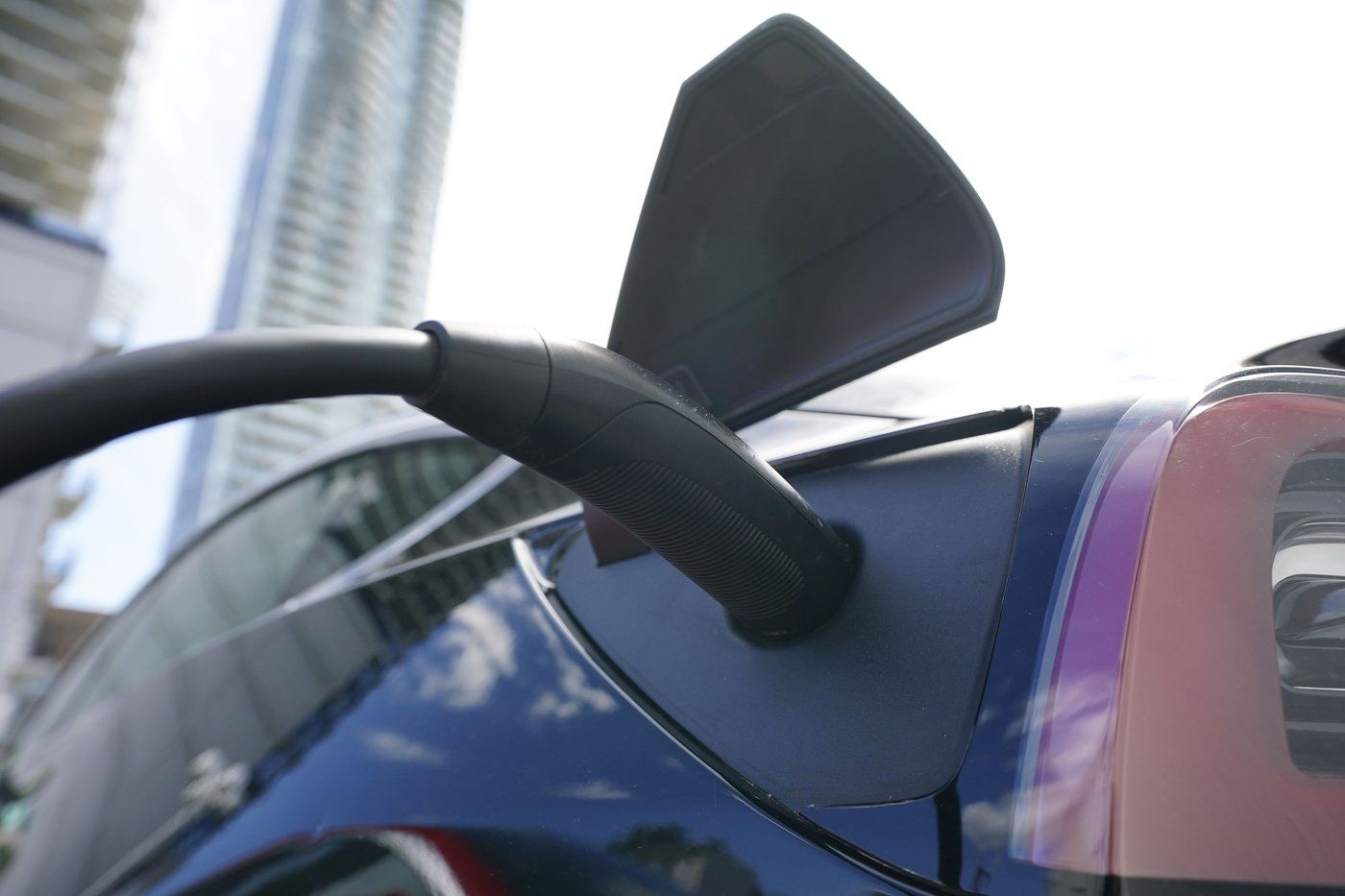 Auto industry urges Ottawa to fast-track EV mandate repeal