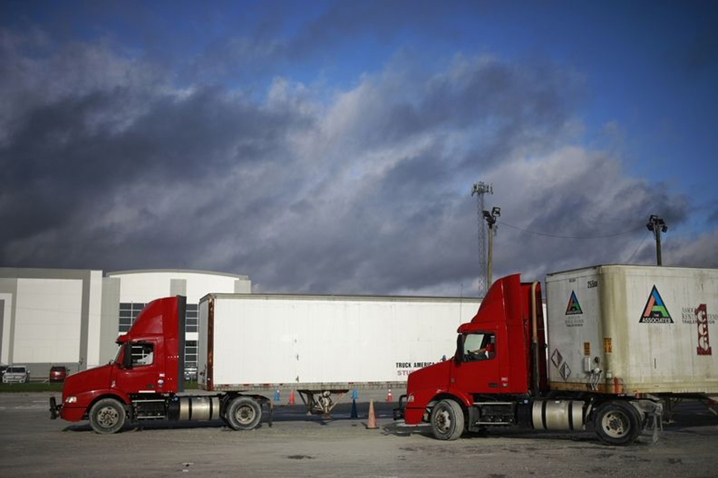 Korean truckers end weeklong strike - Automotive News