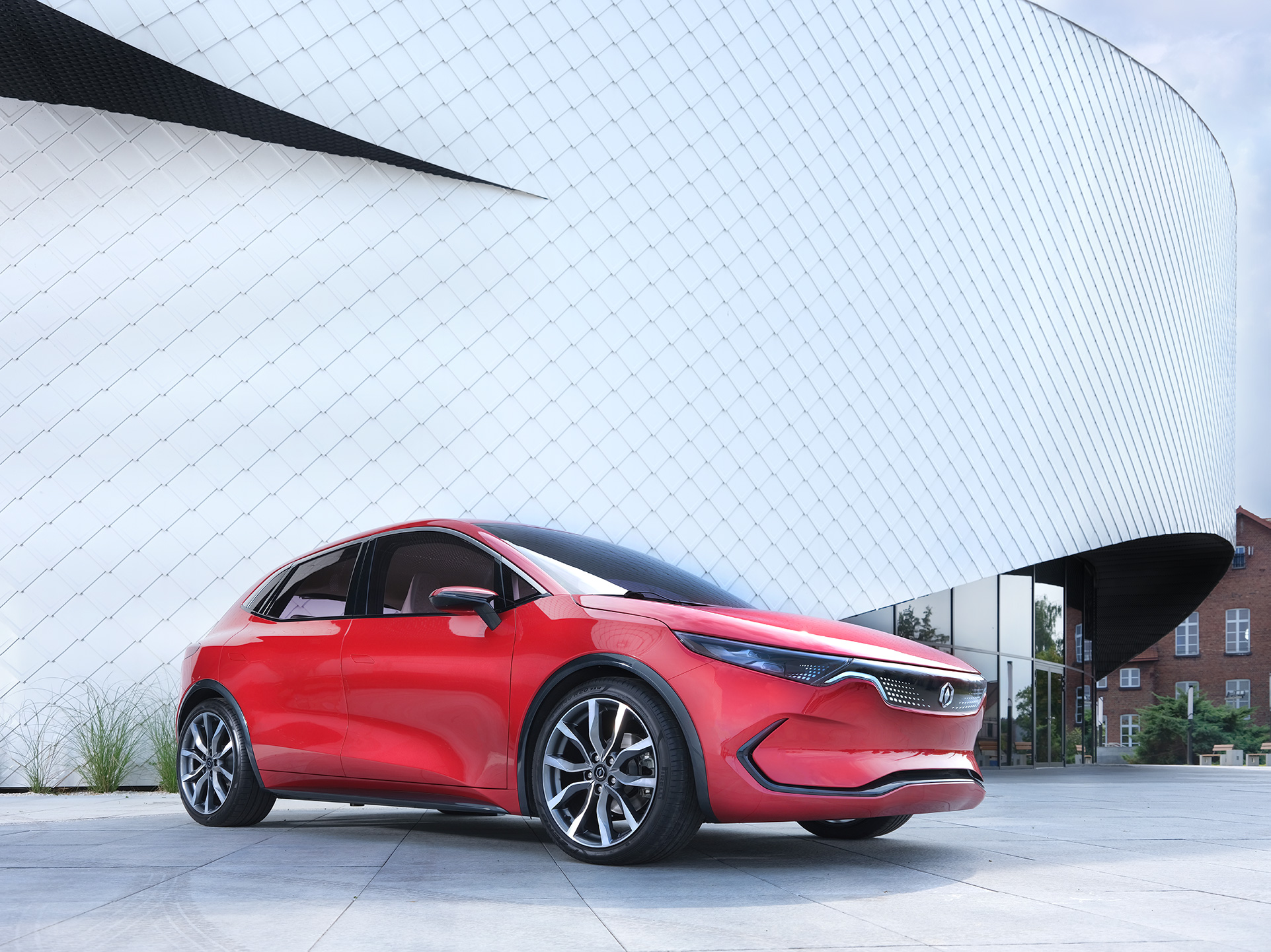 Poland’s EMP teams up with Foxconn to build EV manufacturing hub