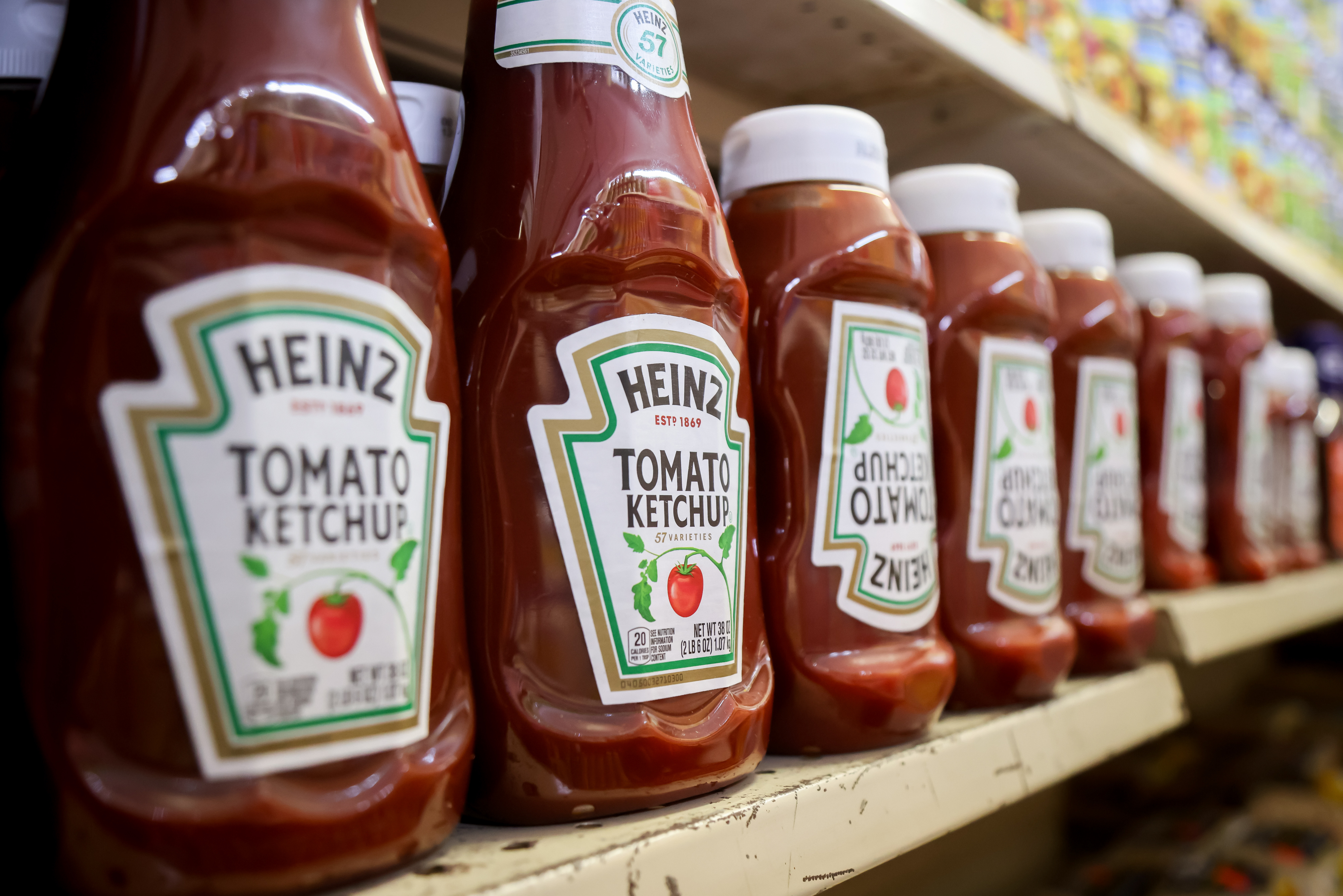 Berkshire says it’s not rushing to unload Kraft Heinz stake