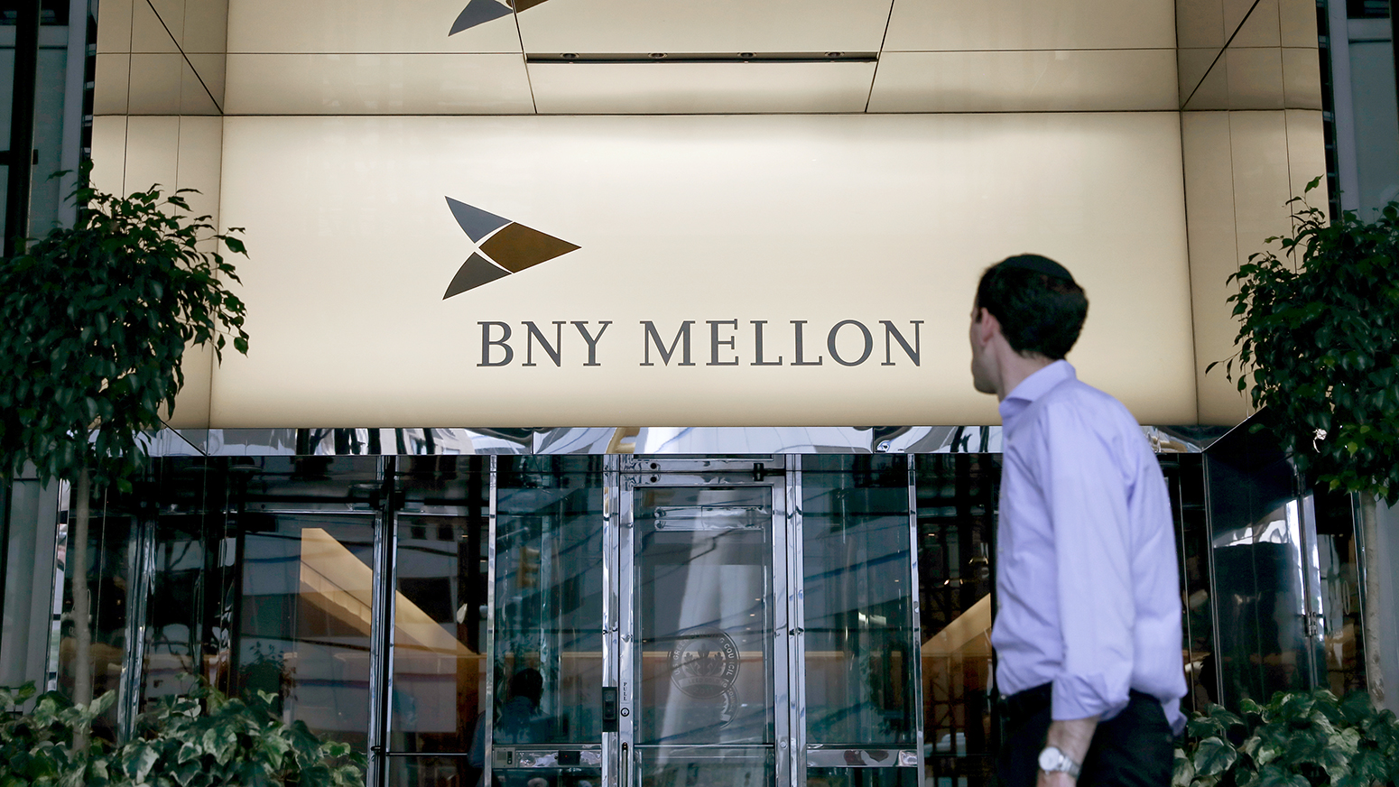 BNY Mellon AUM falls 6.9% in quarter but up 2.3% for year - Pensions &  Investments