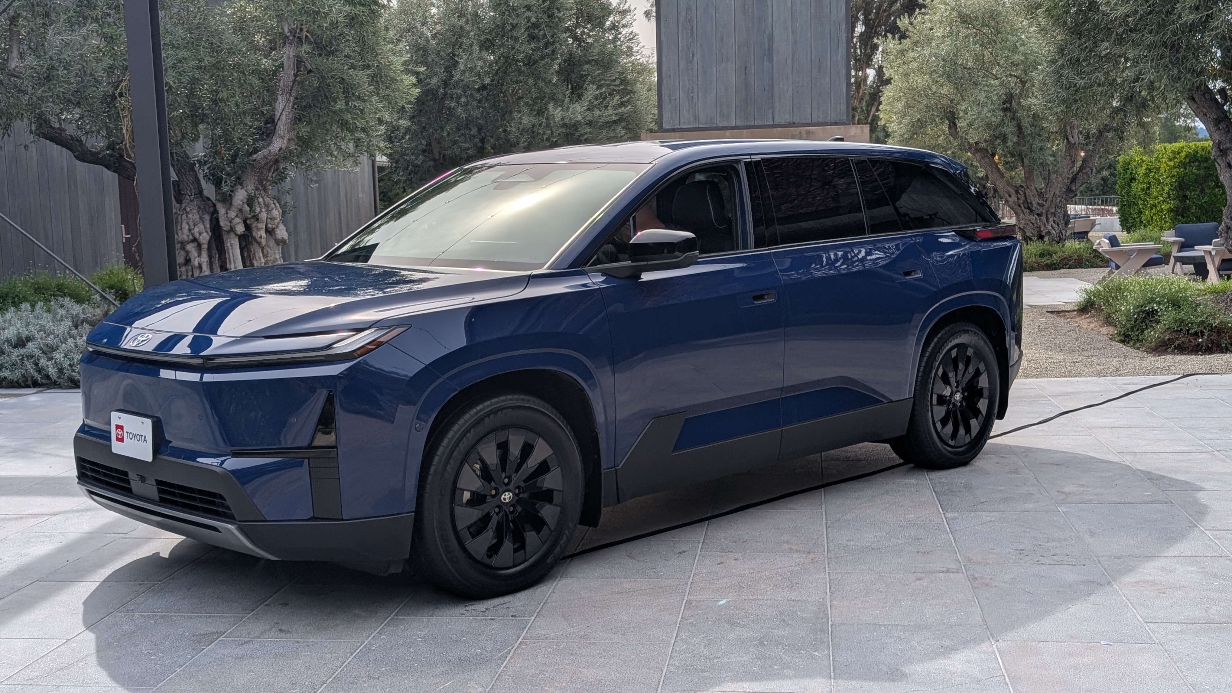 Volvo to launch EX60 midsize SUV EV with 800 km range - Automotive