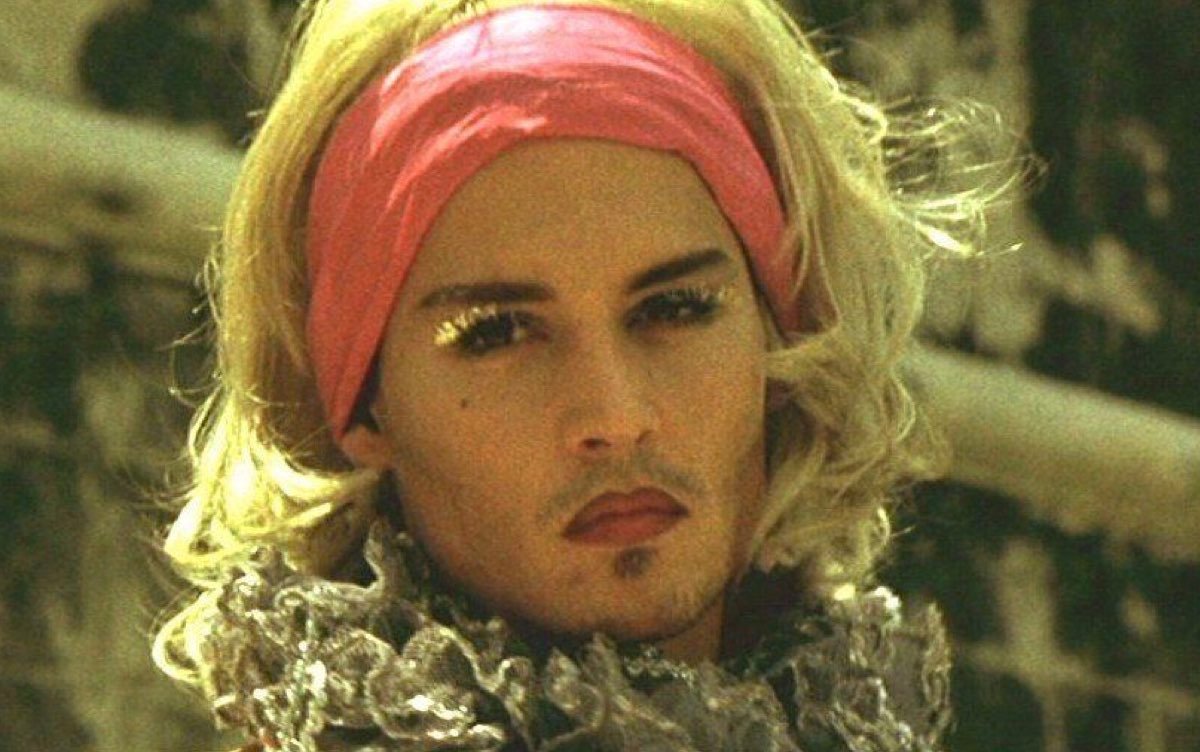 Johnny Depp, Brad Pitt y otros 7 actores que se ven perfectos vestidos de  mujer