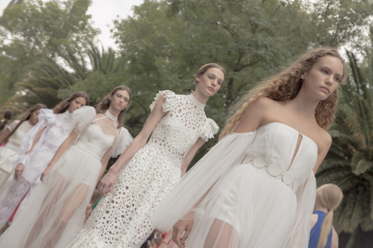Fashion Week México: Kris Goyri y la exaltación natural de la feminidad