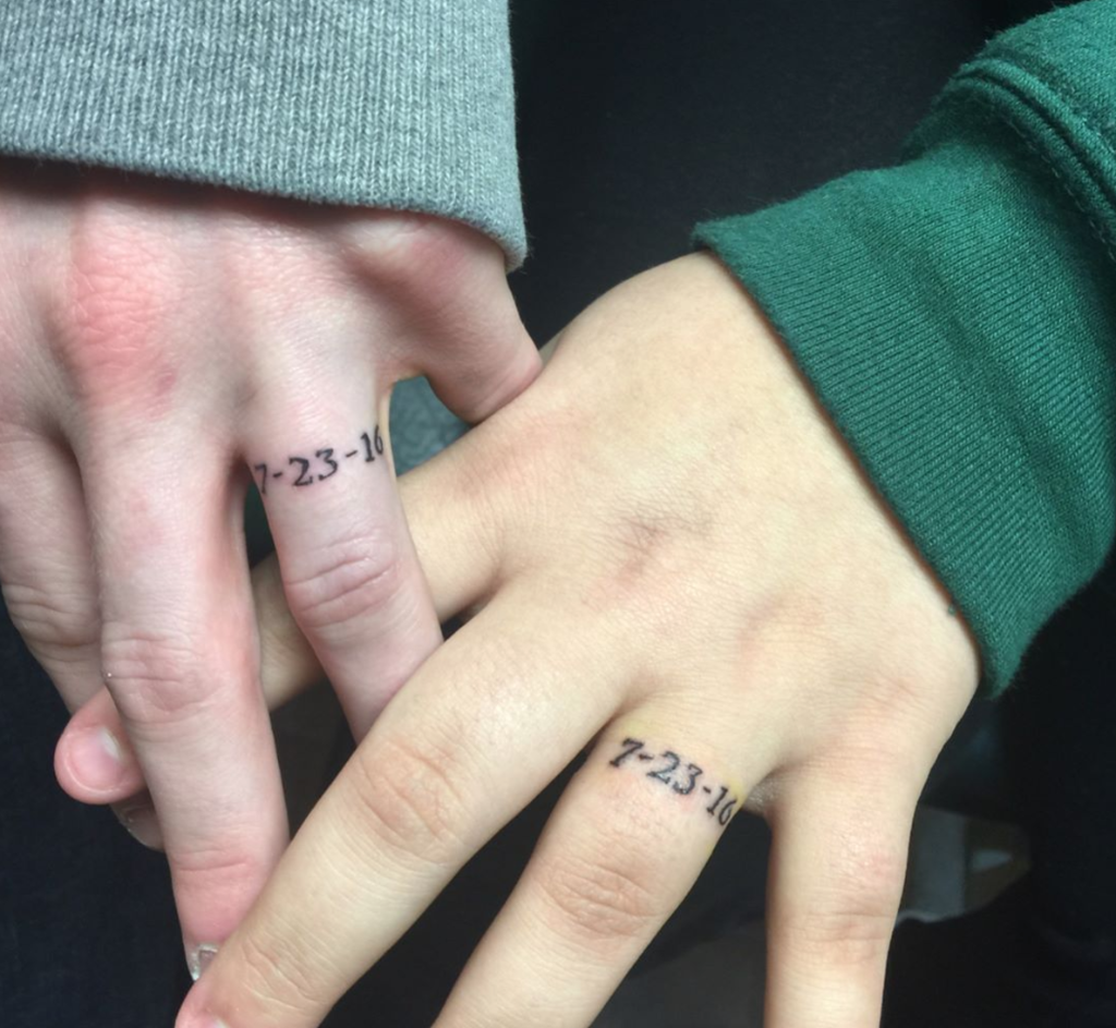 Tatuajes para parejas que buscan sellar su amor con un símbolo original