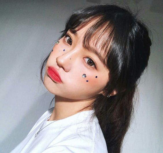 La técnica coreana de maquillaje para que tu mirada luzca más joven