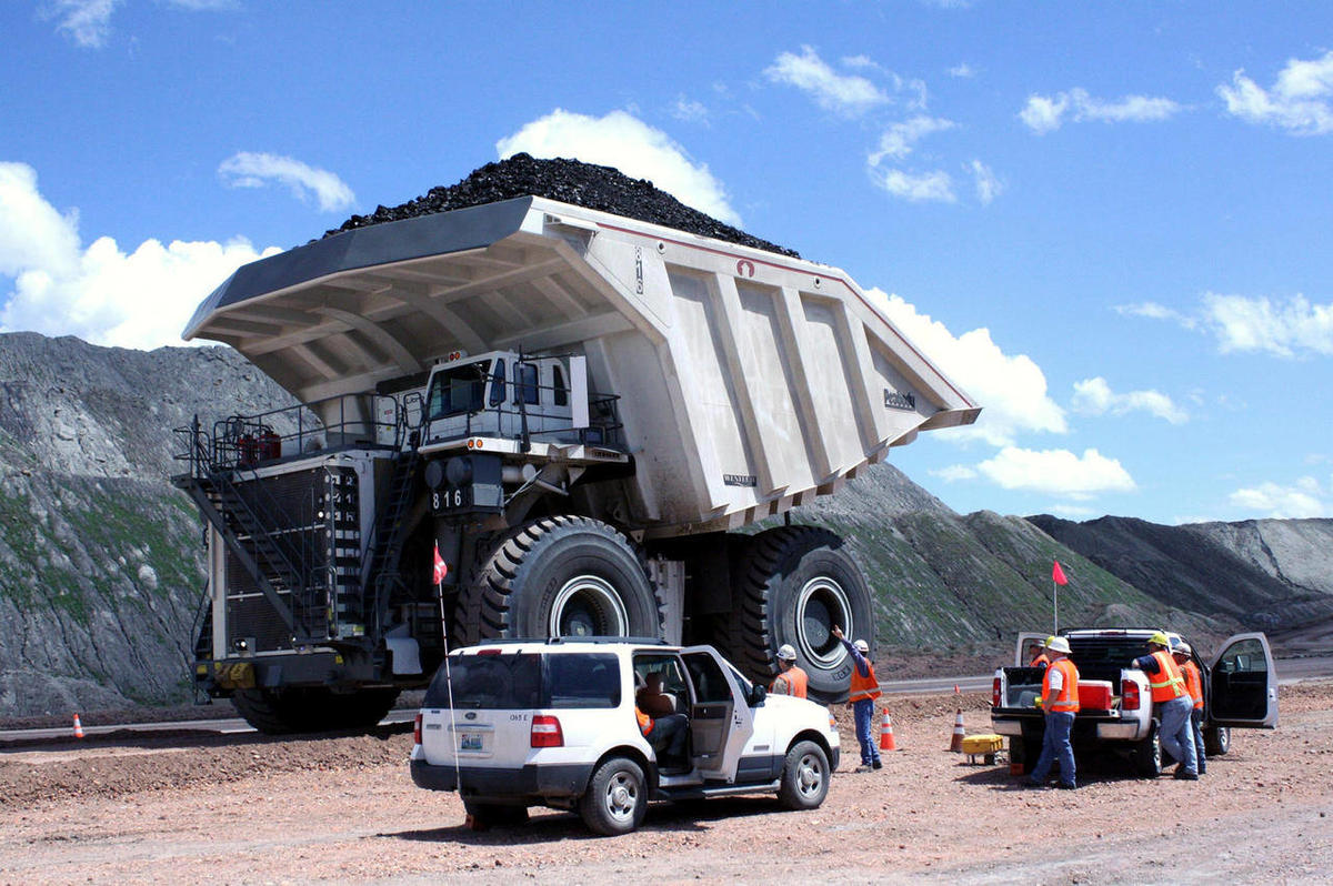 Wyo. manufacturer's coal hauler a record-breaker – Deseret News, image size:1200x798