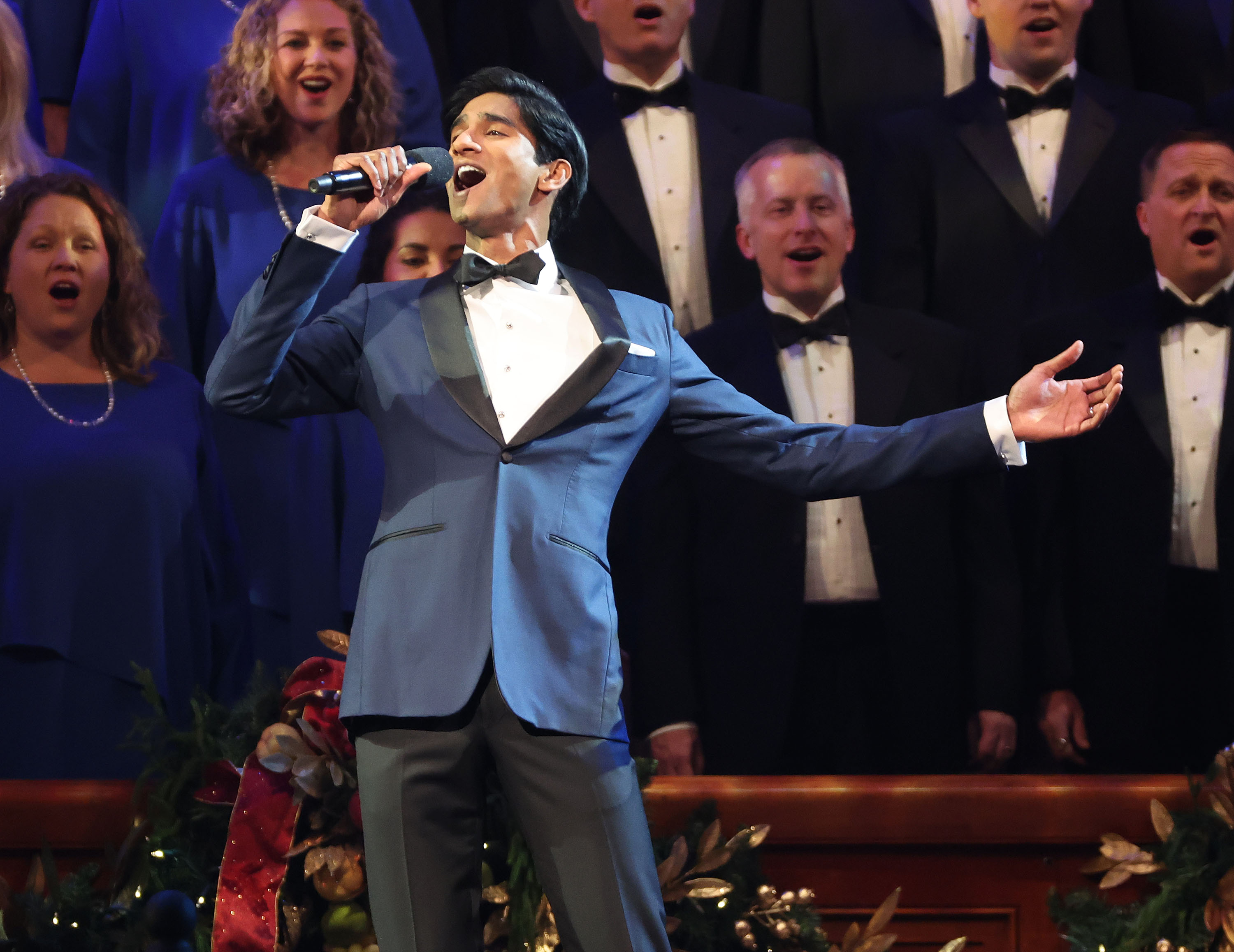 mormon tabernacle choir christmas concert dress code Review: Mormon Tabernacle Choir offers something for everyone