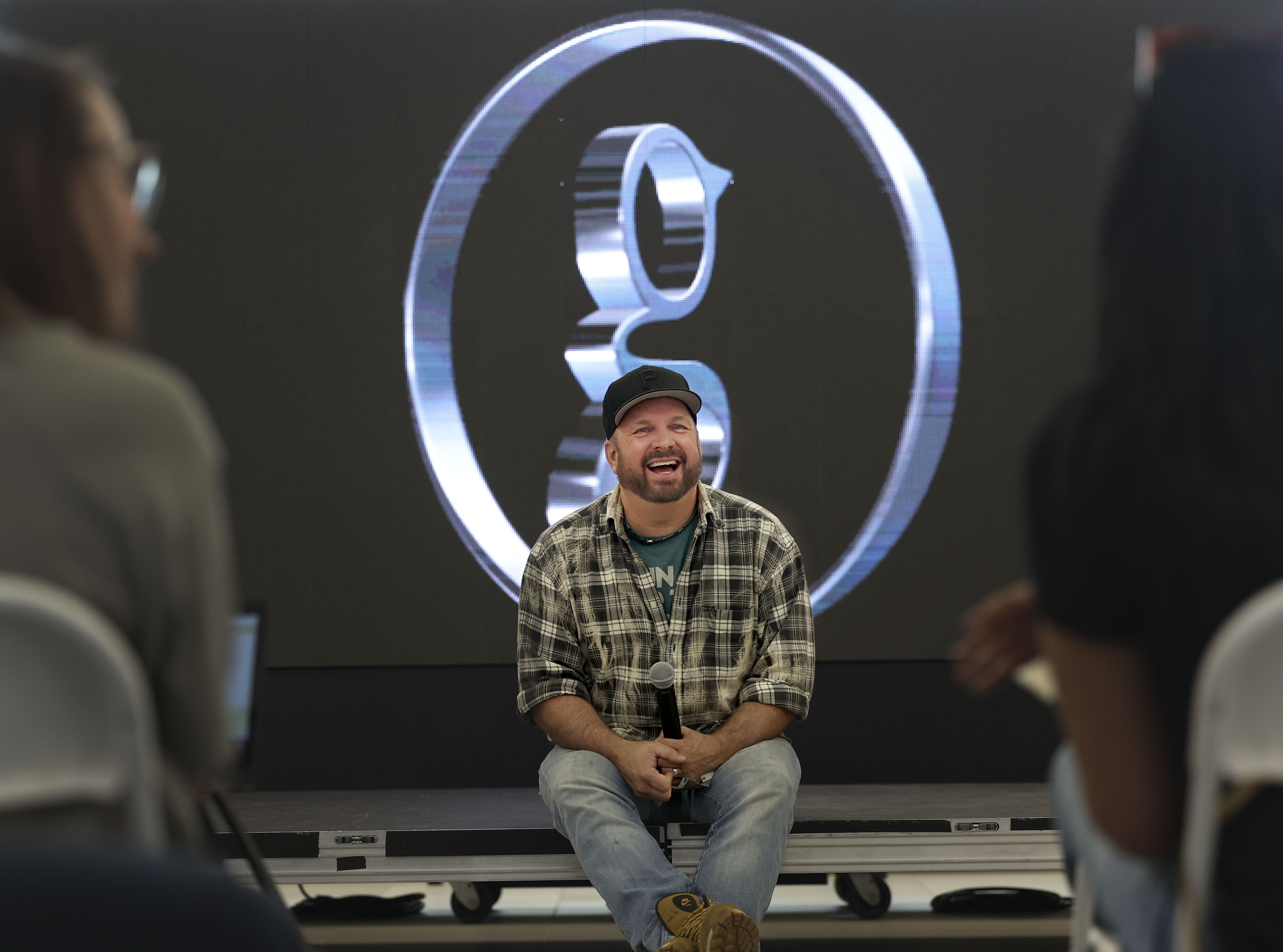 Garth Brooks  GARTH BROOKS ANNOUNCES THE RELEASE OF HIS 14TH STUDIO ALBUM, TIME  TRAVELER, ON HIS UPCOMING 7-DISC BOXED SET, THE LIMITED SERIES