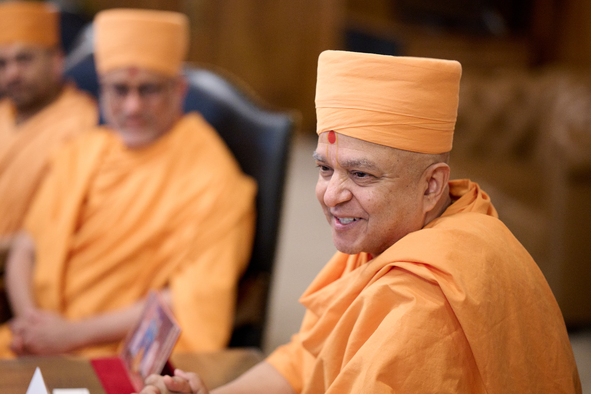 Porno xotin erining oldida sikishadi