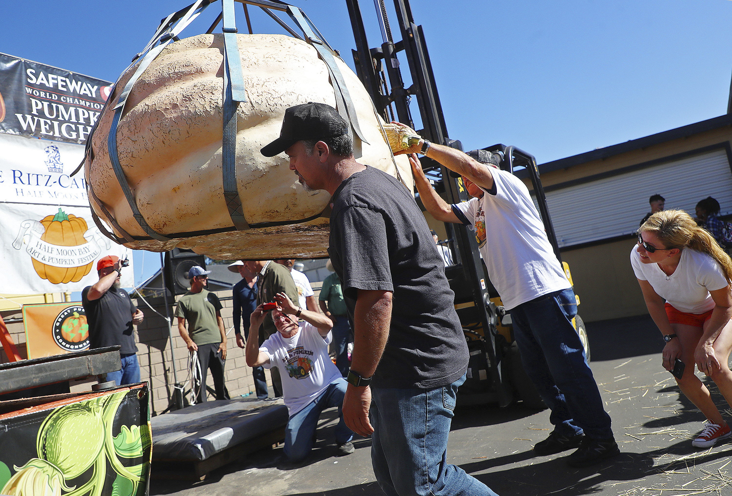 This man just won the world championship for pumpkin size. Here's