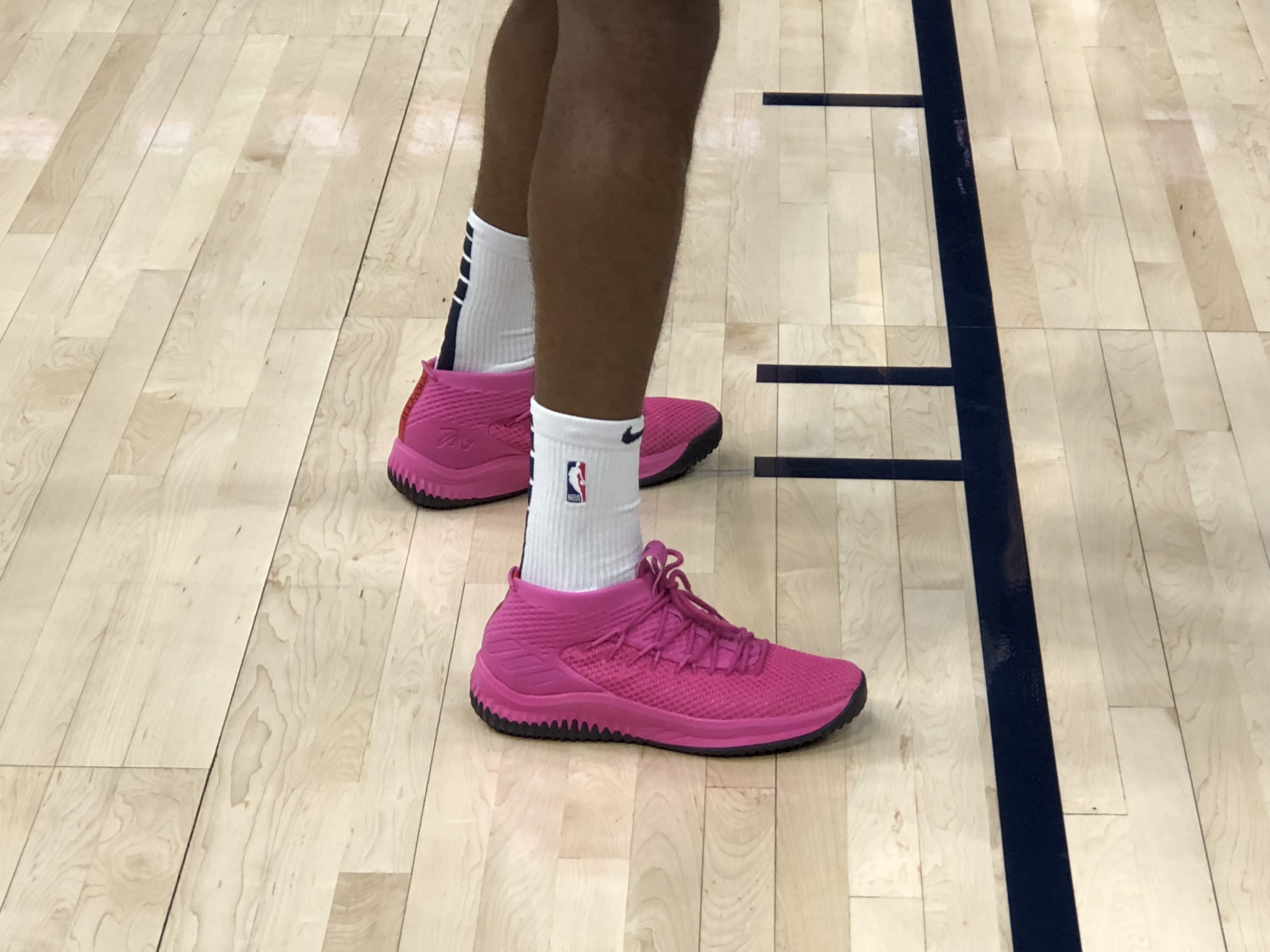 derrick favors shoes