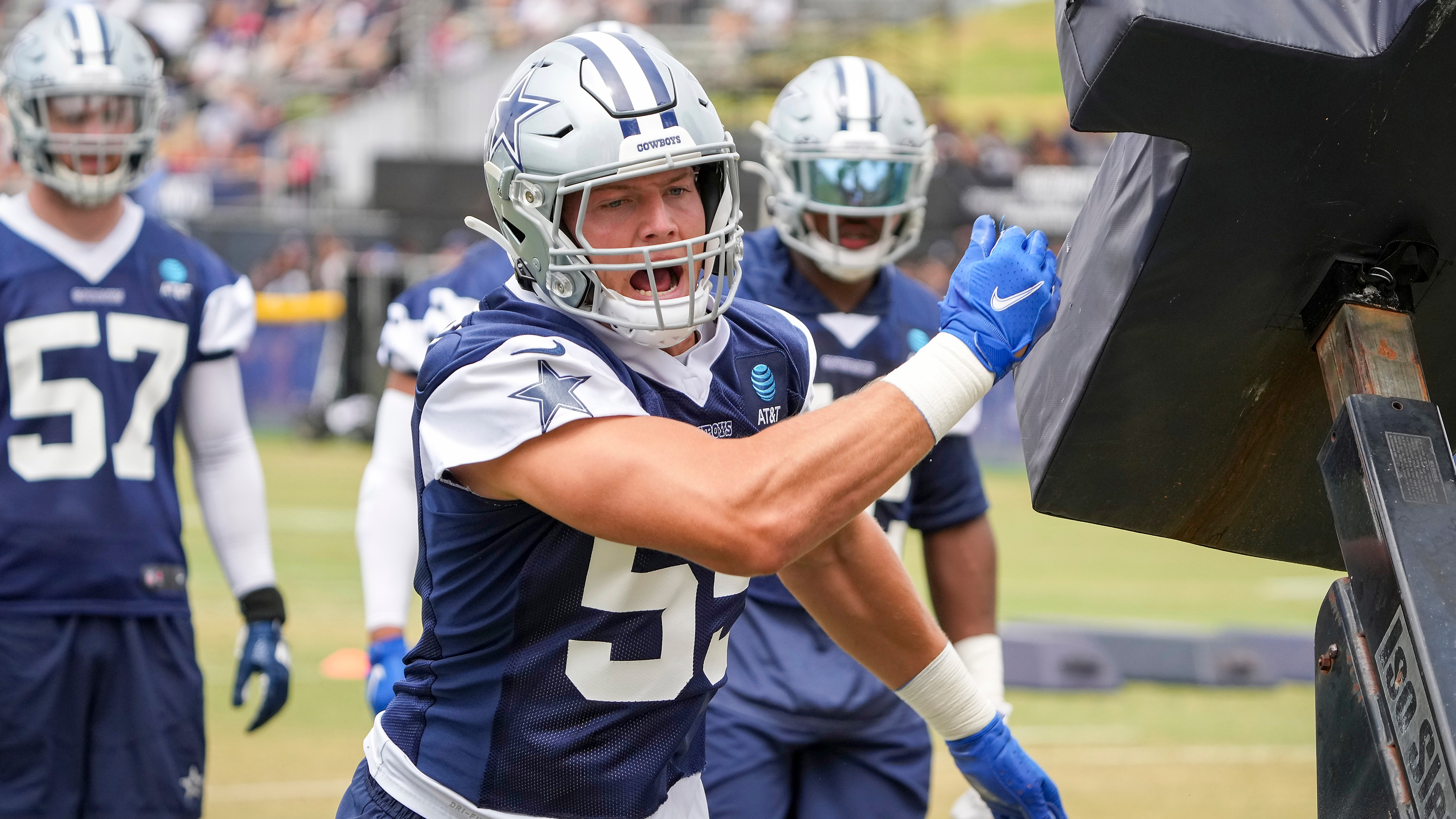 BREAKING: Cowboys Re-Sign LB Leighton Vander Esch to 1-Year Deal