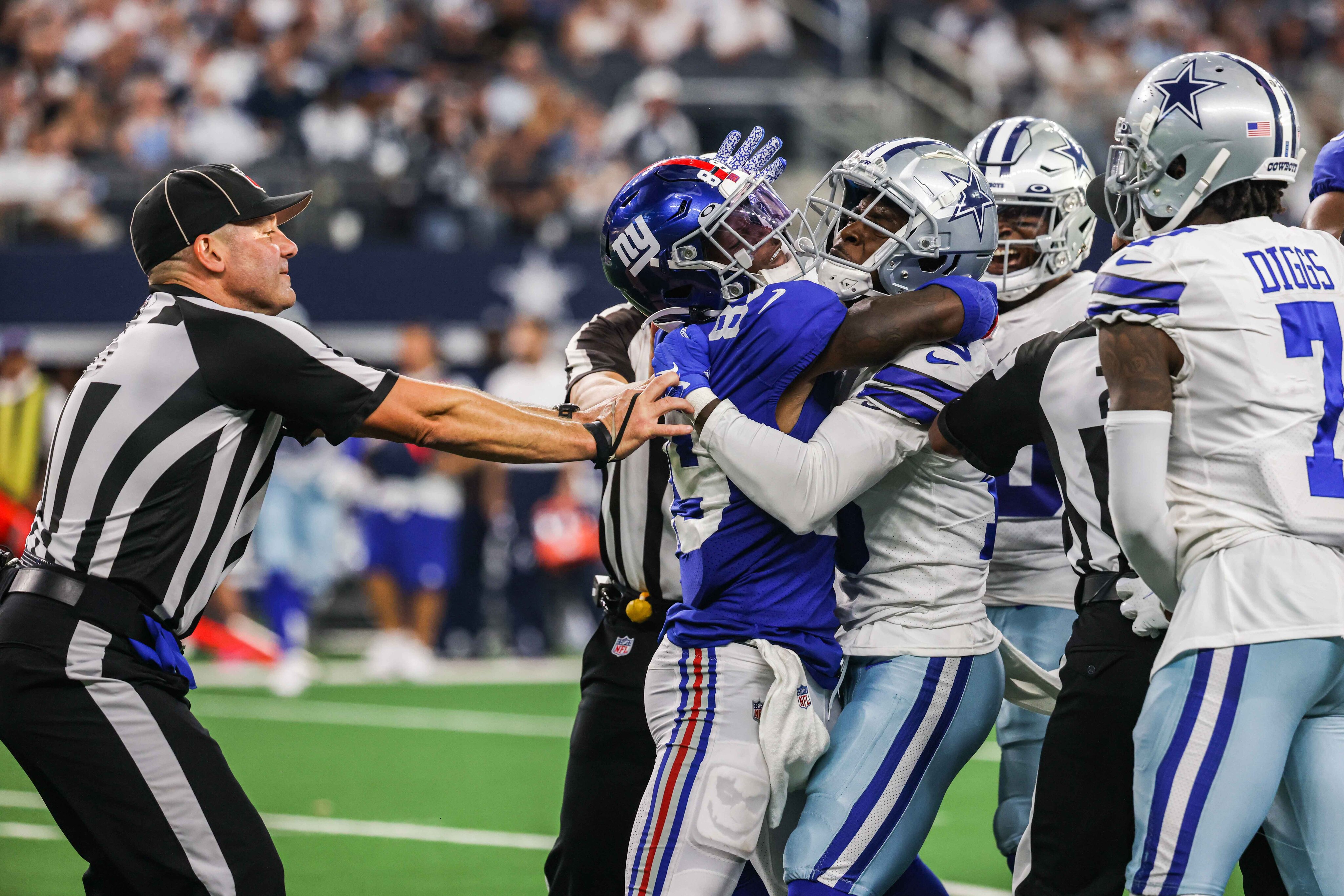 Watch: Cowboys S Damontae Kazee, Giants WR Kadarius Toney get into  fourth-quarter scuffle