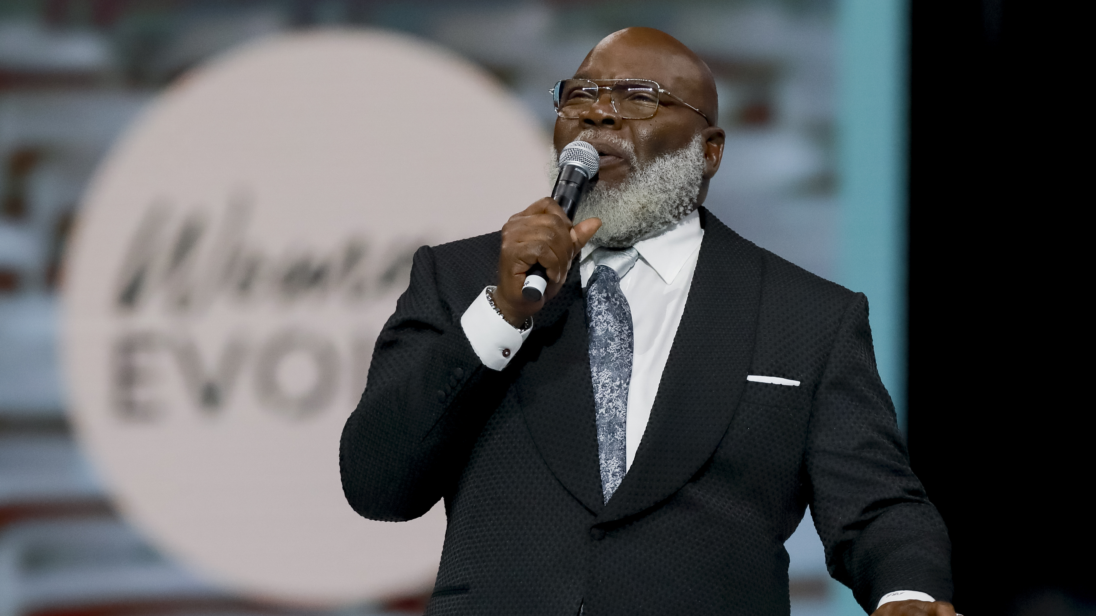 Bishop T.D. Jakes announces he is stepping down as leader of The Potters  House