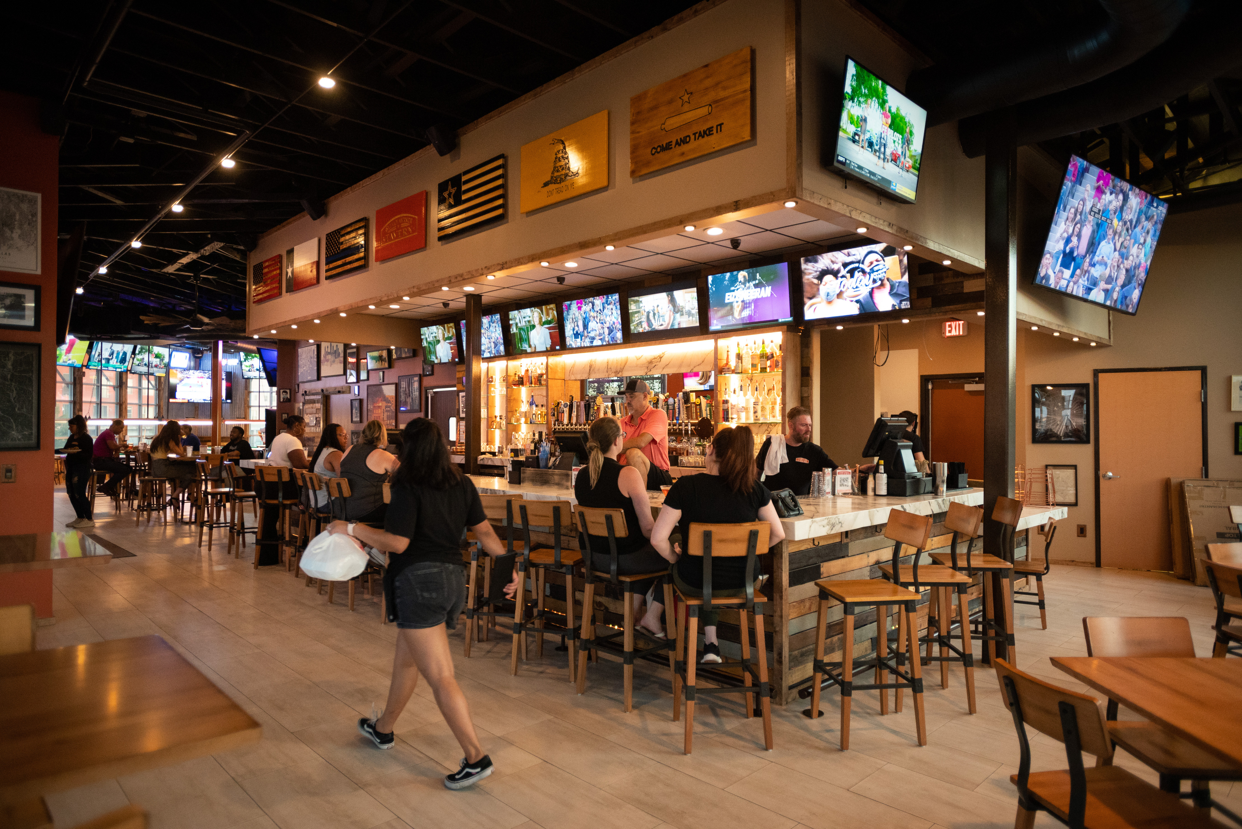 3 new spots in North Texas: a no-nonsense bar, a seafood joint and a  nightclub