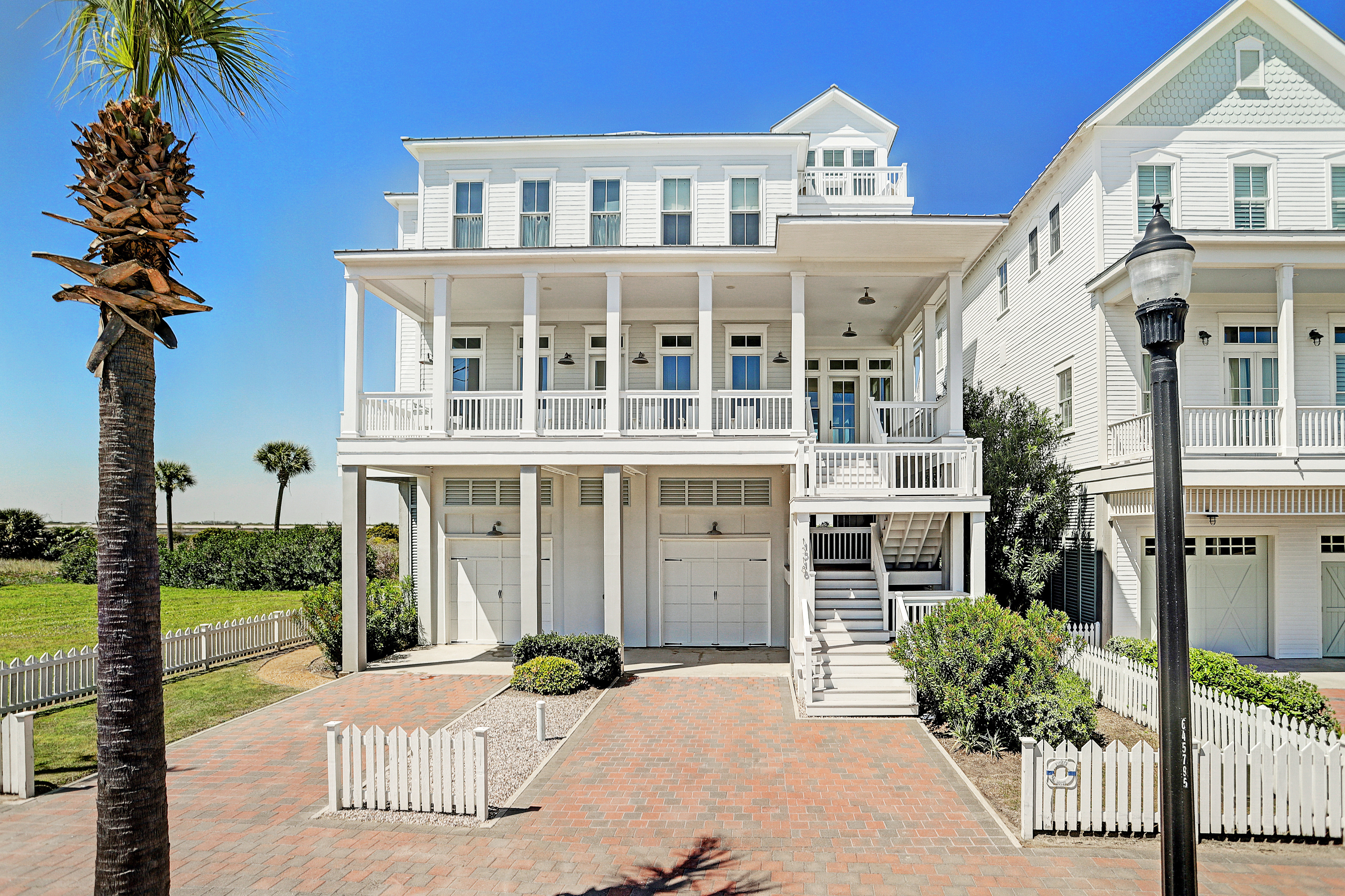 Peek Inside This Five Bedroom Beach Home With A Soothing Design Near Galvestons Coast