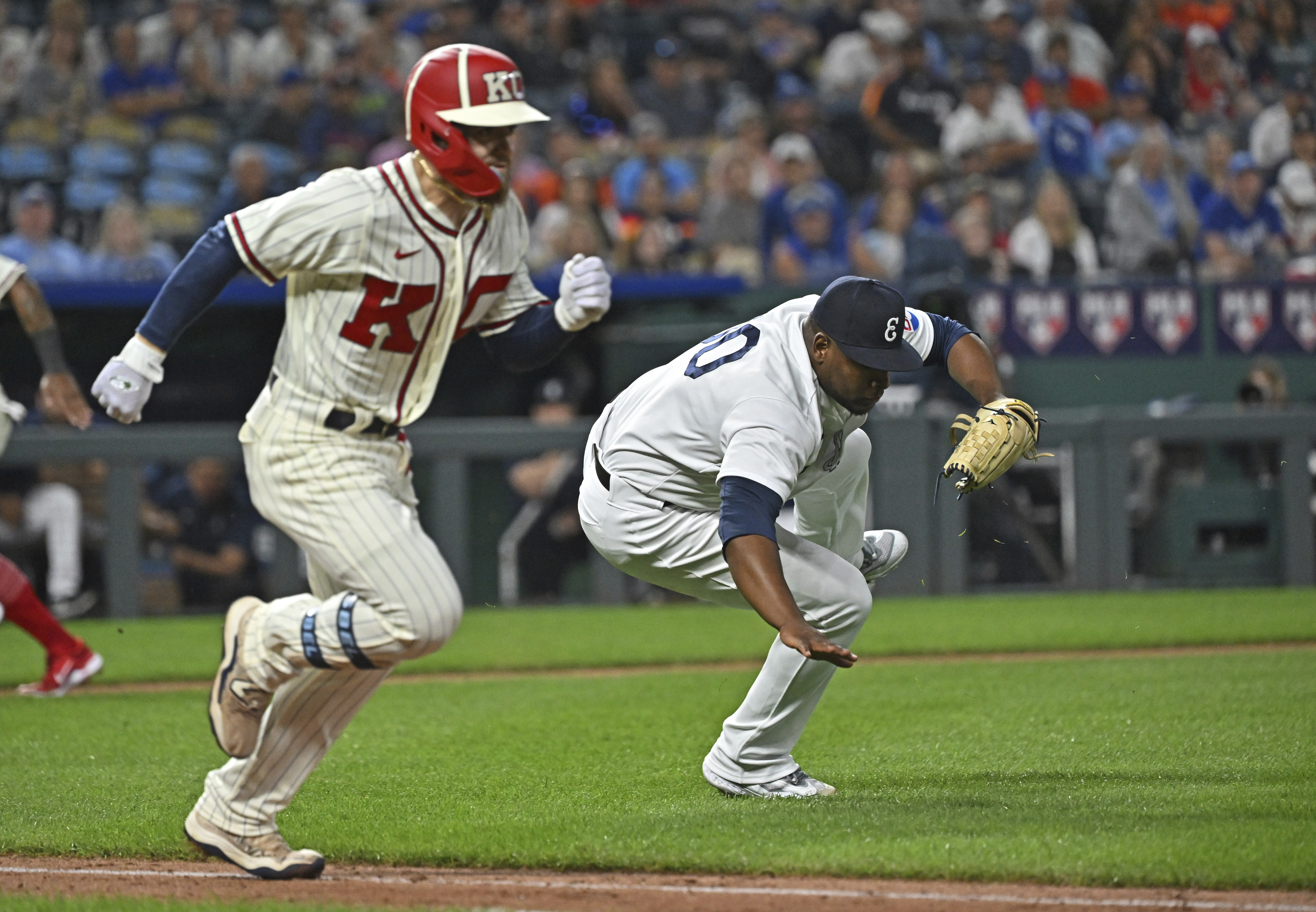 Blue Jays win 3rd straight over Royals