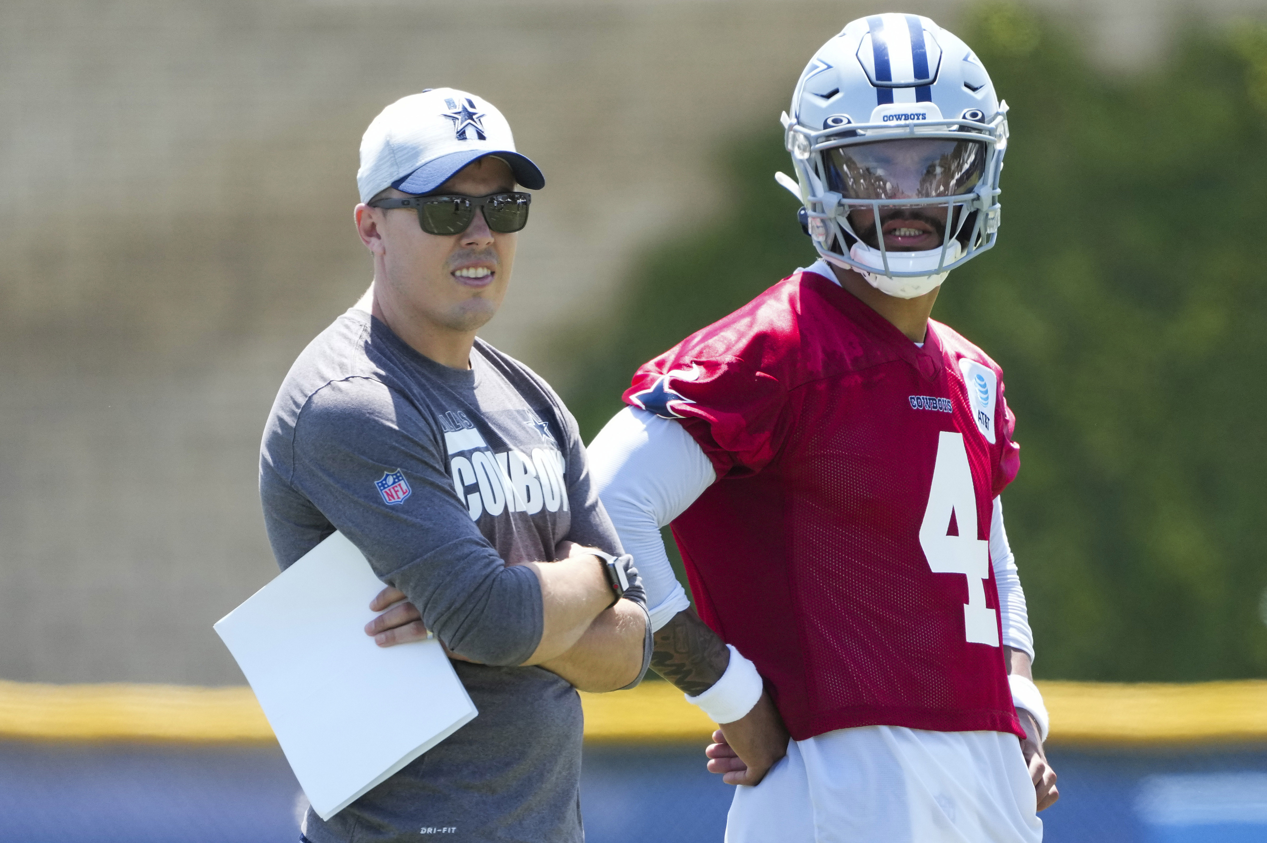 Cowboys' Dak Prescott wears Ezekiel Elliott's Ohio State jersey to  preseason finale