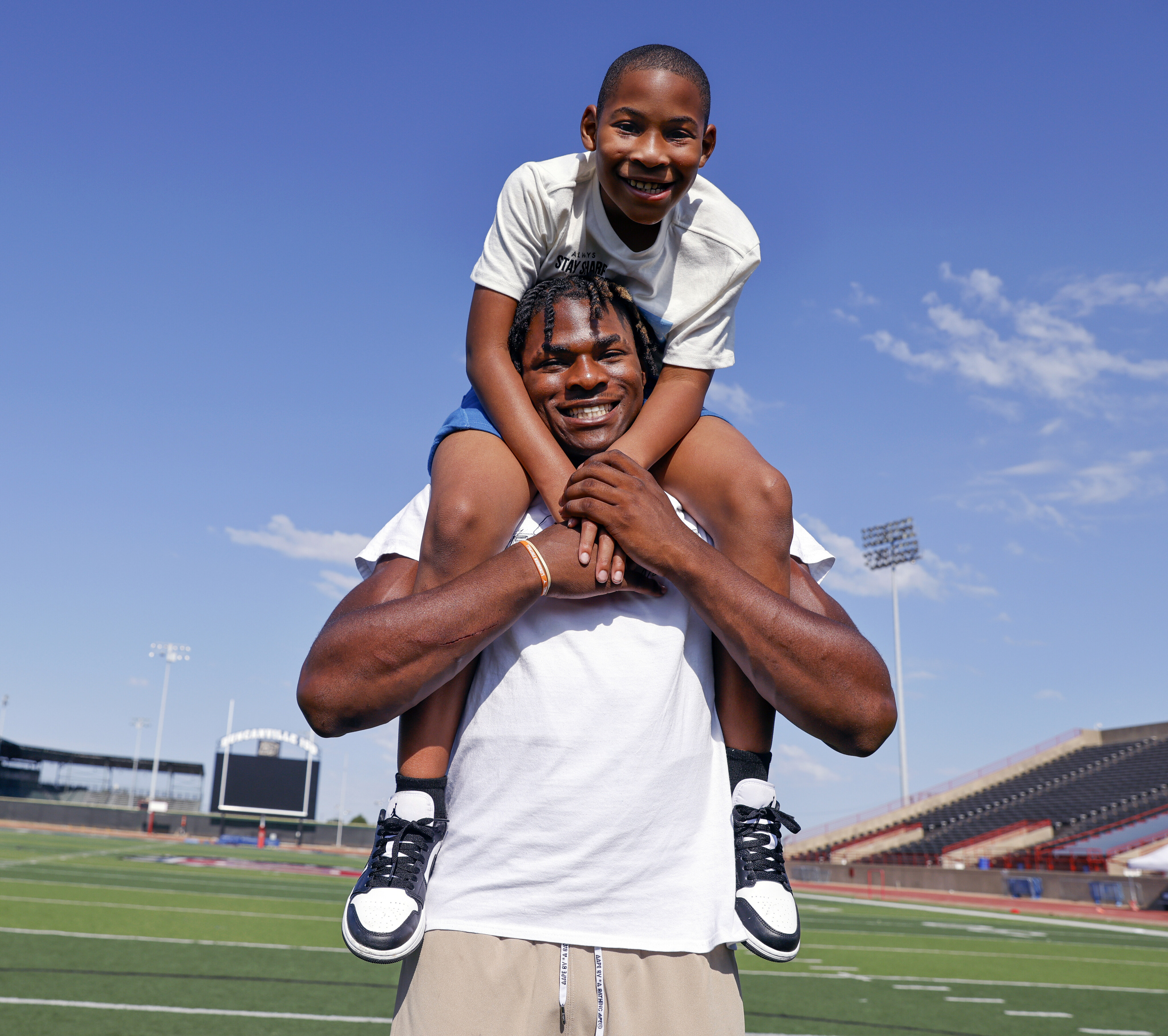 How Duncanville DL Colin Simmons' brother with autism motivates him on and  off the field