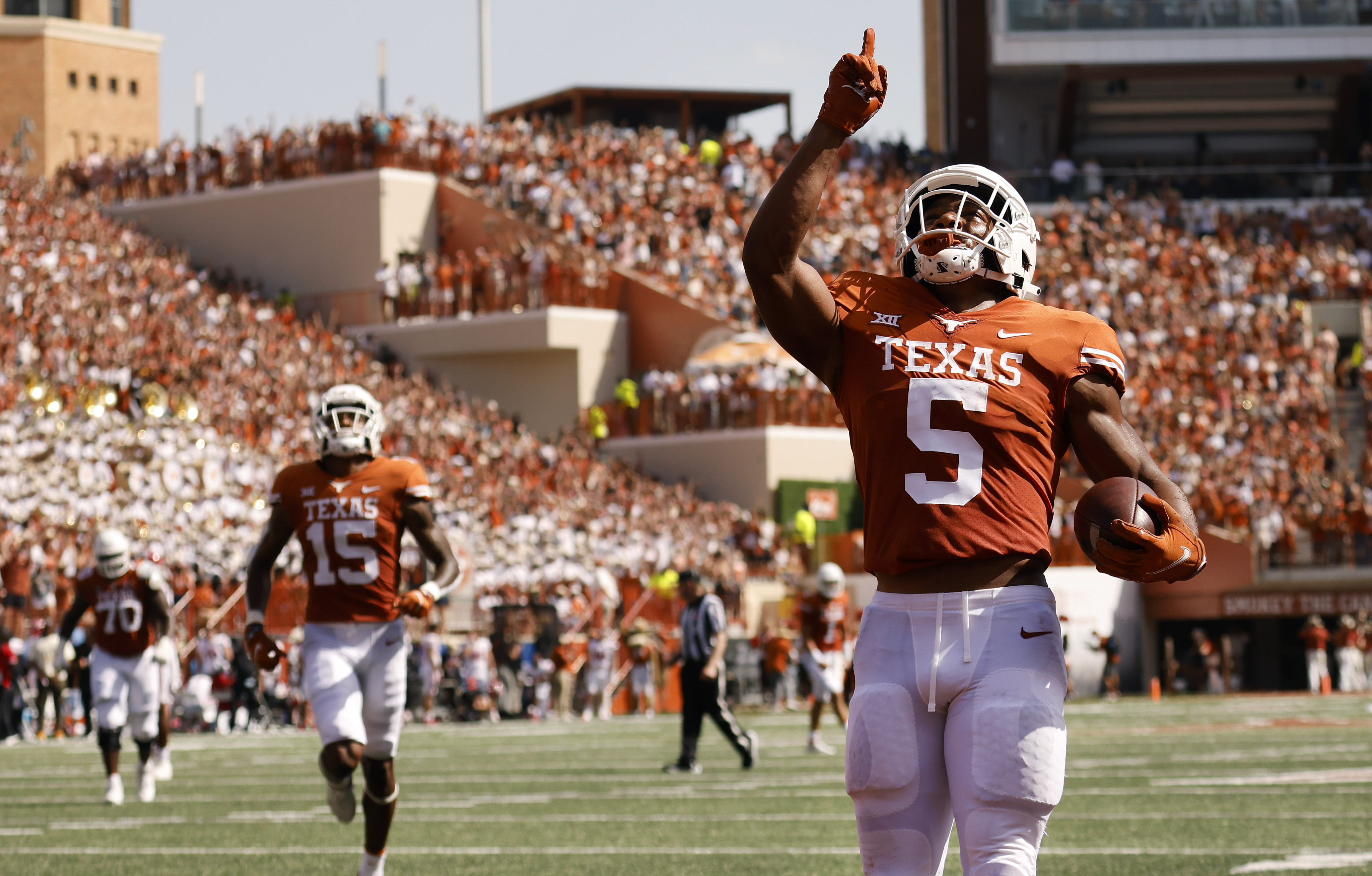 Texas Football: Bijan Robinson has top Heisman odds among RBs