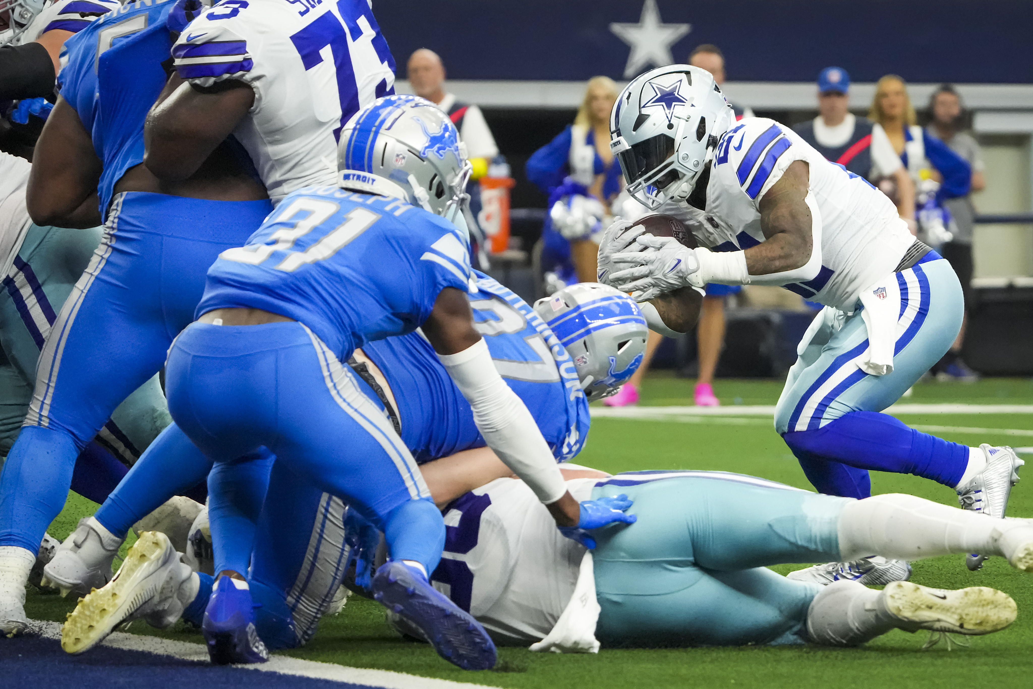 Cowboys Game Tomorrow: O-Line Injuries, Zeke's Return & More Top Storylines