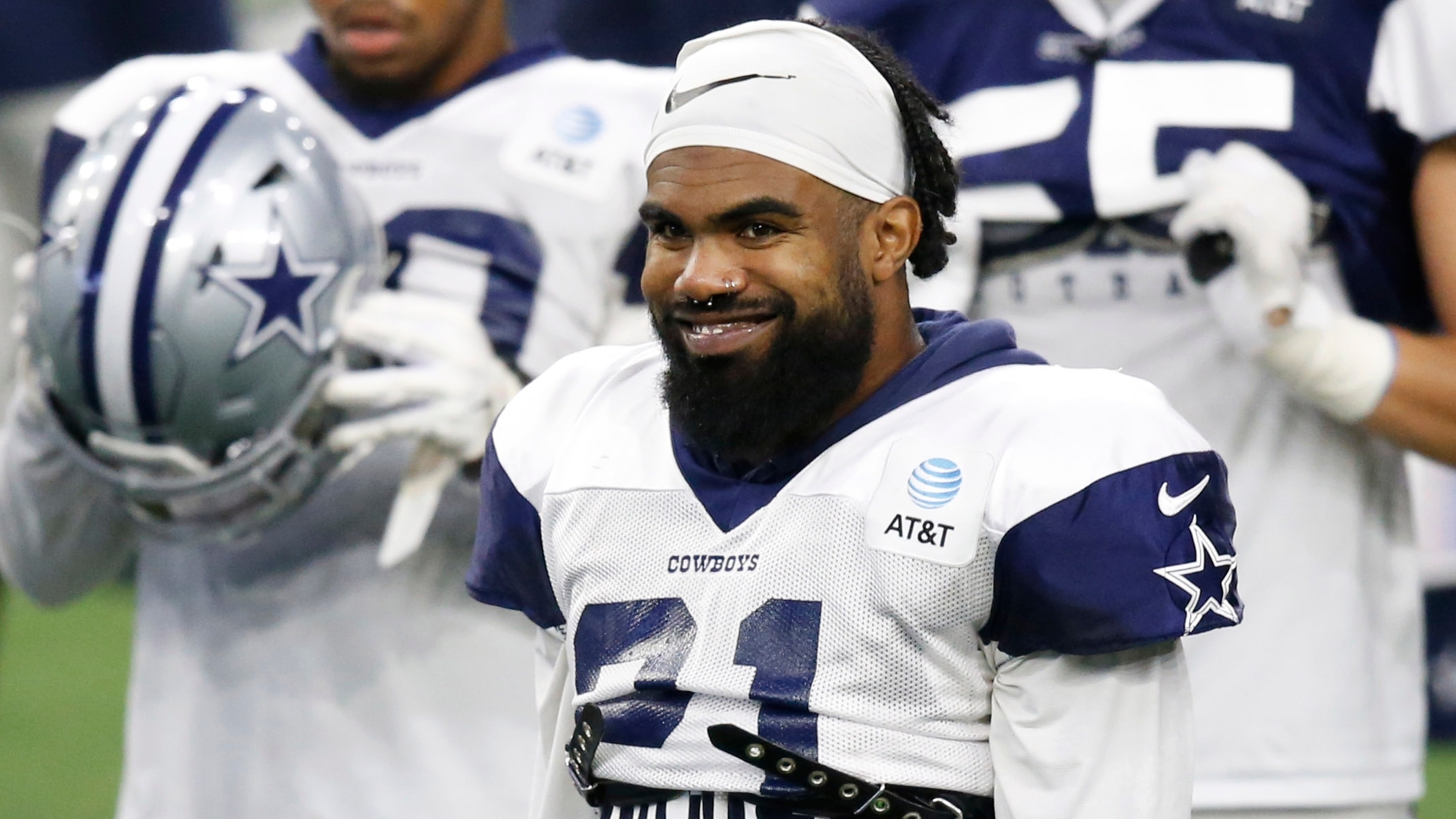 ESPN names Ezekiel Elliott MVP of the NFC East