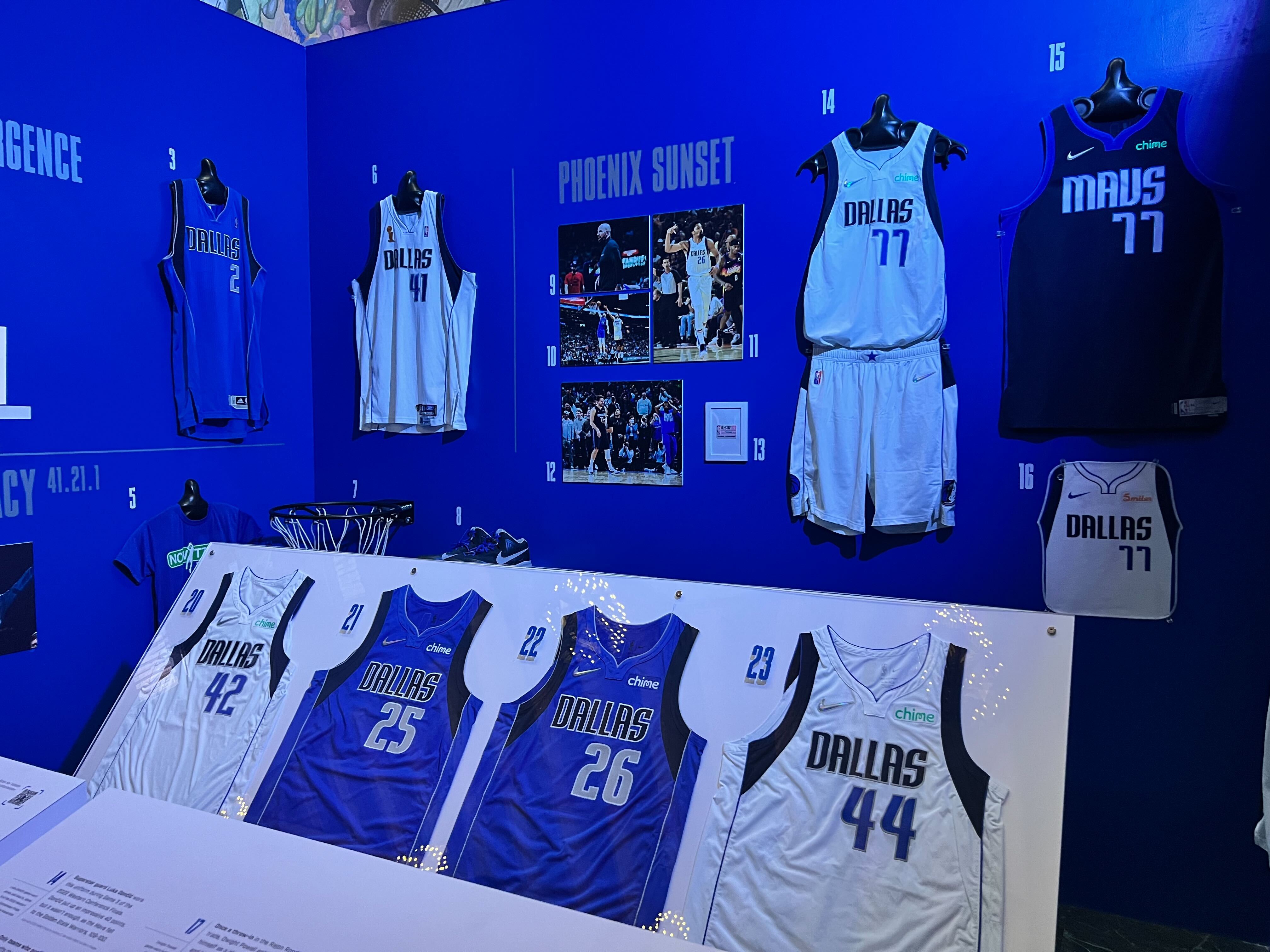 Dallas Mavericks, Dirk Nowitzki NBA champs team signed jersey signed w –  Awesome Artifacts