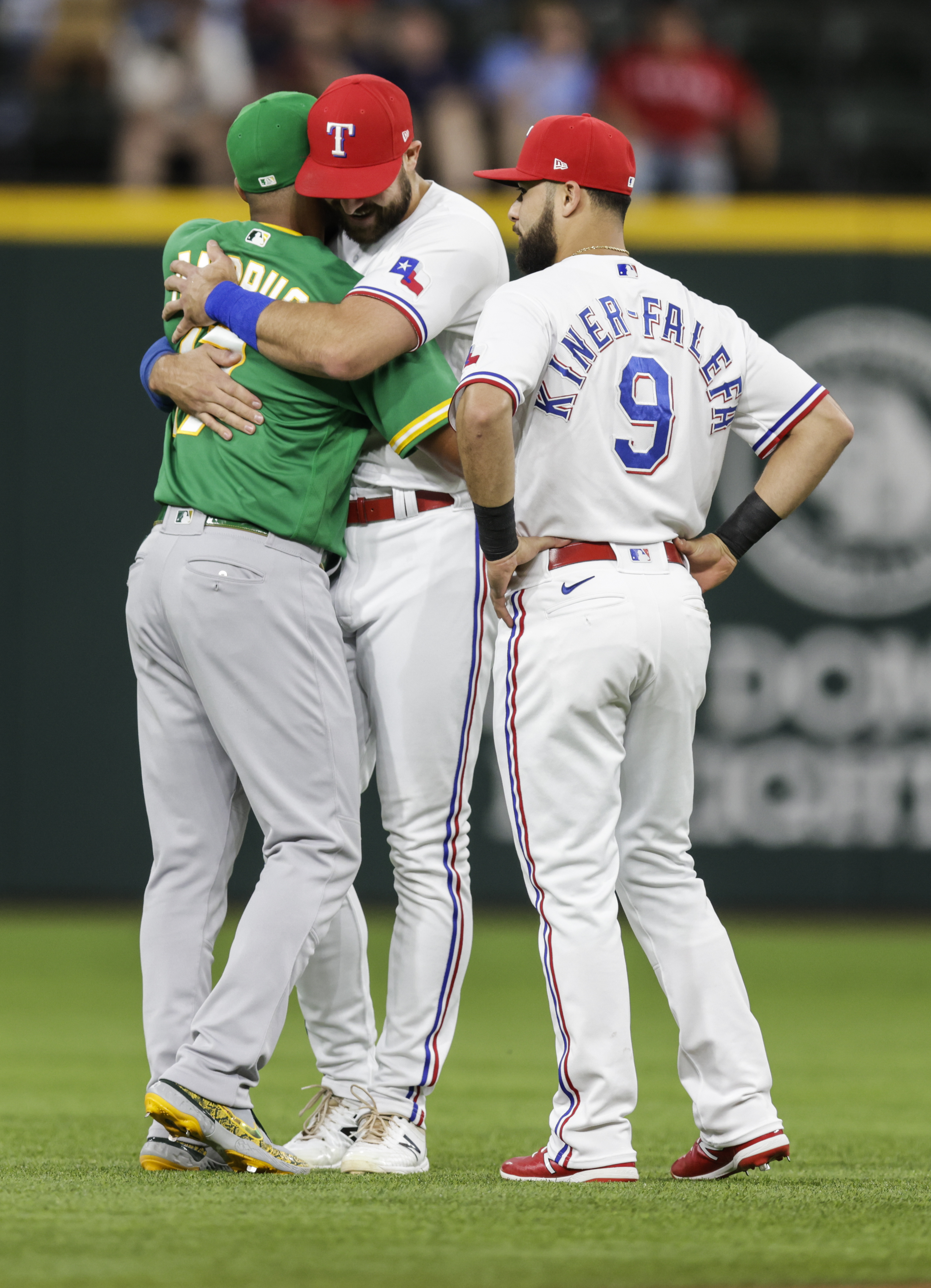 After emotional return to Texas, Elvis Andrus delivers in A's 13