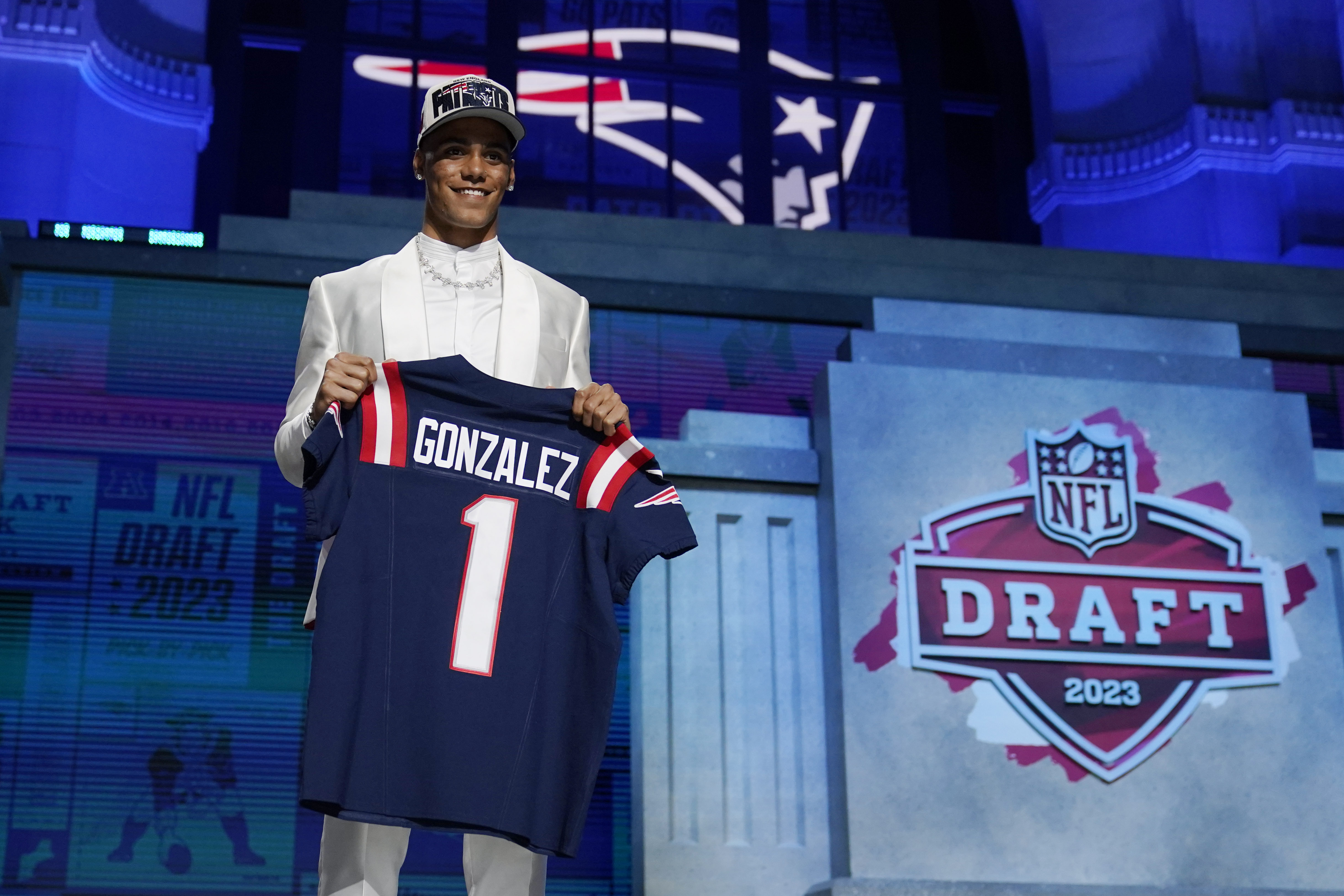 SportsCenter on X: With the 17th pick in the 2023 #NFLDraft, the Patriots  select Christian Gonzalez 